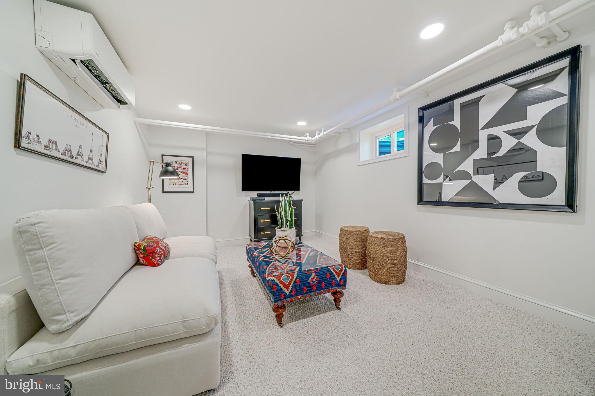 LYON VILLAGE - Residential