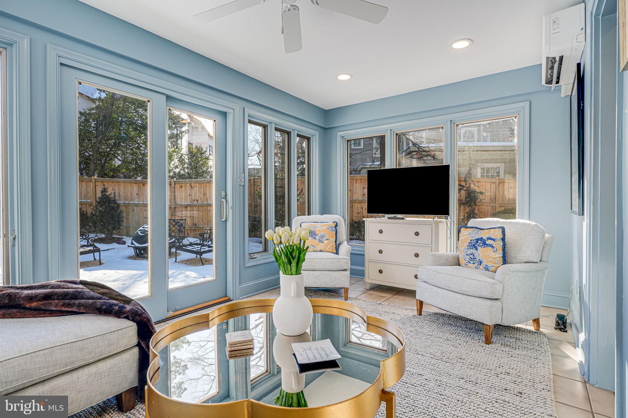 LYON VILLAGE - Residential