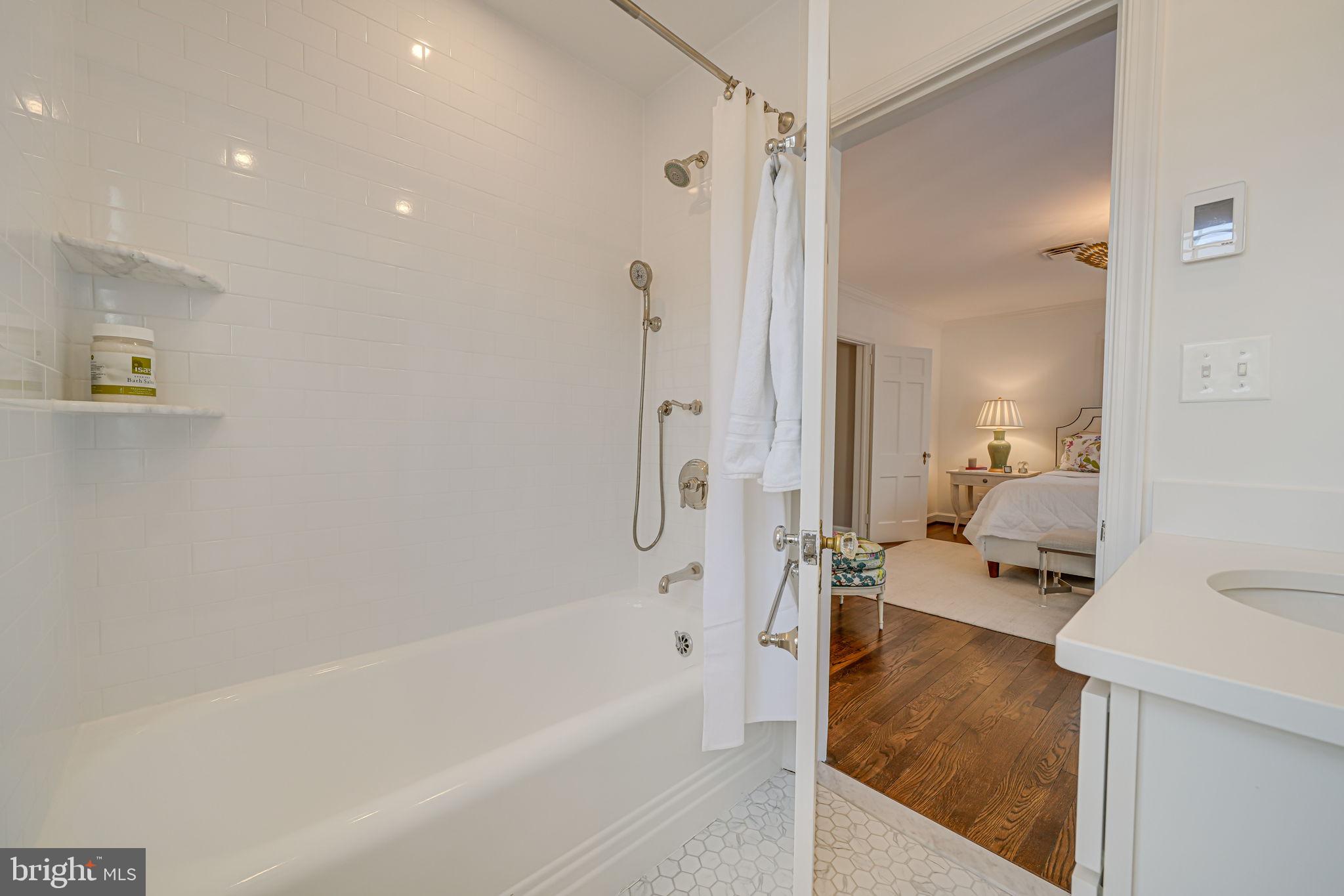 LYON VILLAGE - Residential