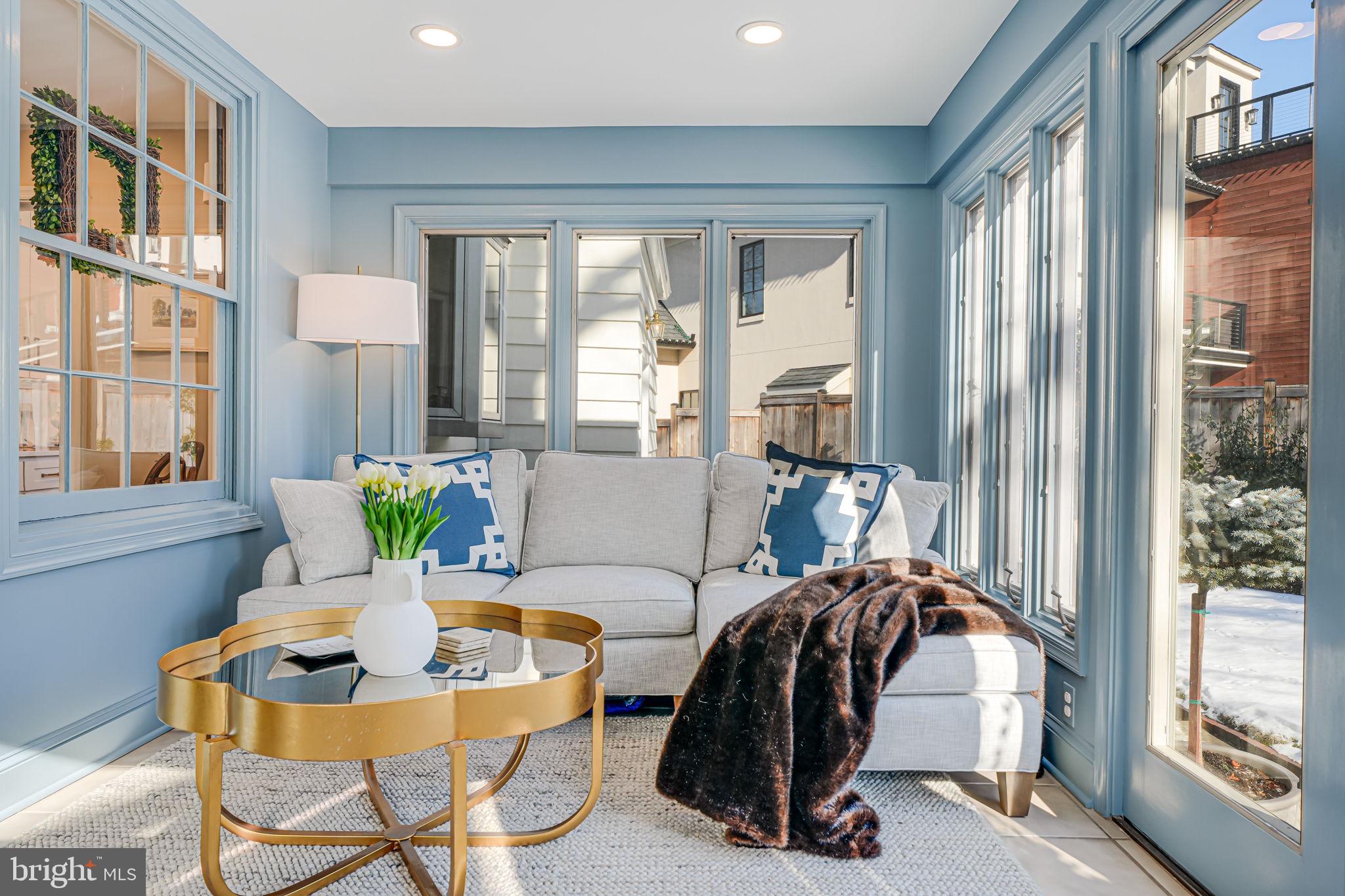 LYON VILLAGE - Residential