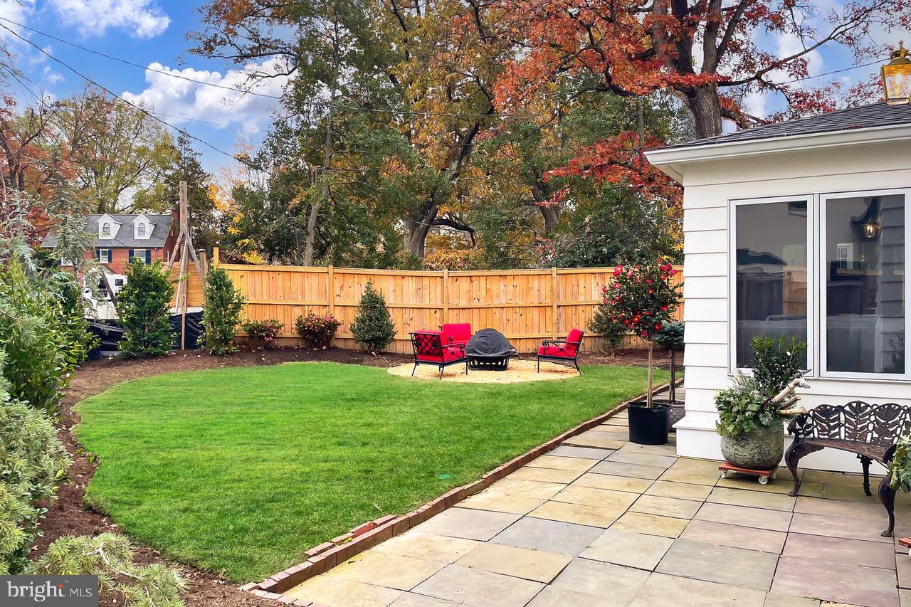 LYON VILLAGE - Residential