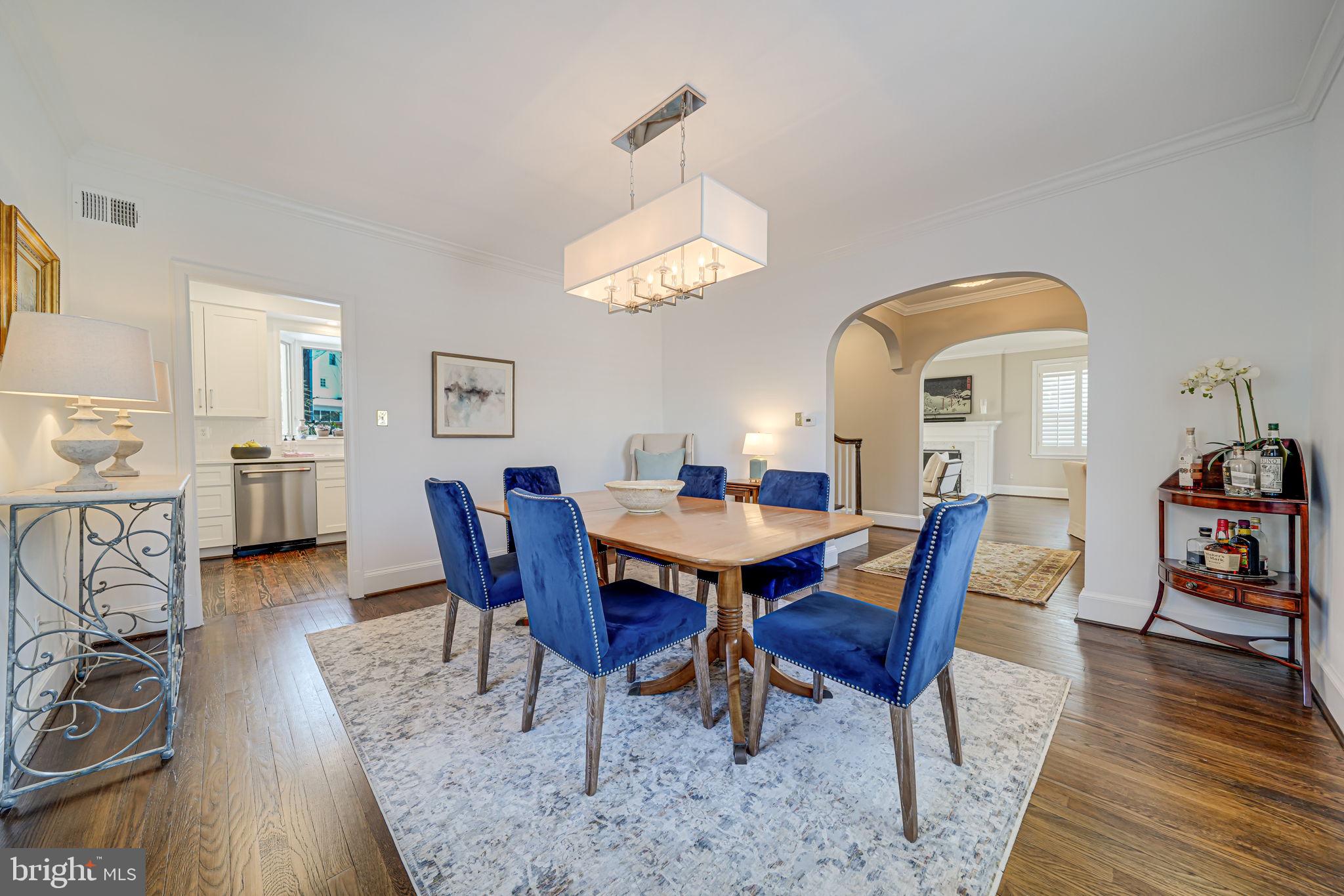 LYON VILLAGE - Residential