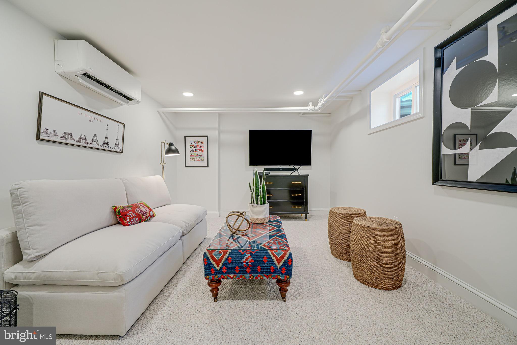 LYON VILLAGE - Residential