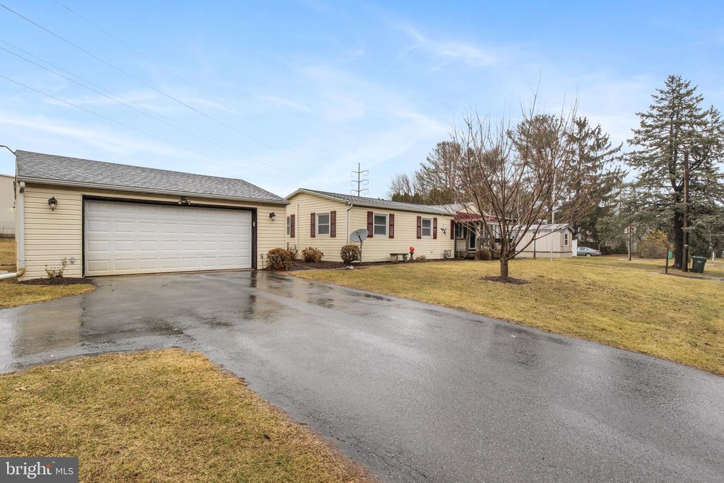 Photo of 997 Ivy Drive, LANCASTER, PA 17601 (MLS # PALA2064428)