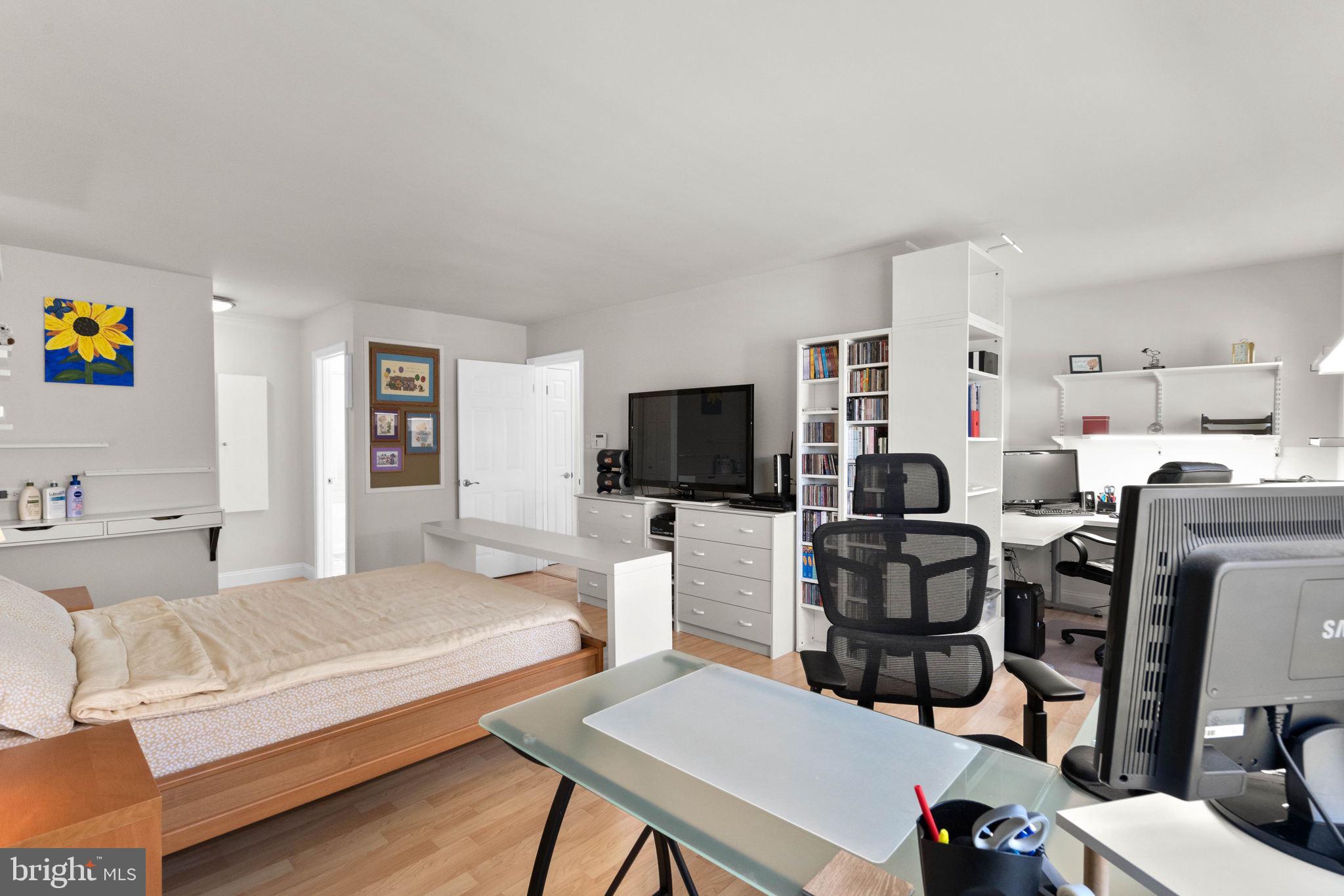 SILVER SPRING CNTRY CLUB - Residential