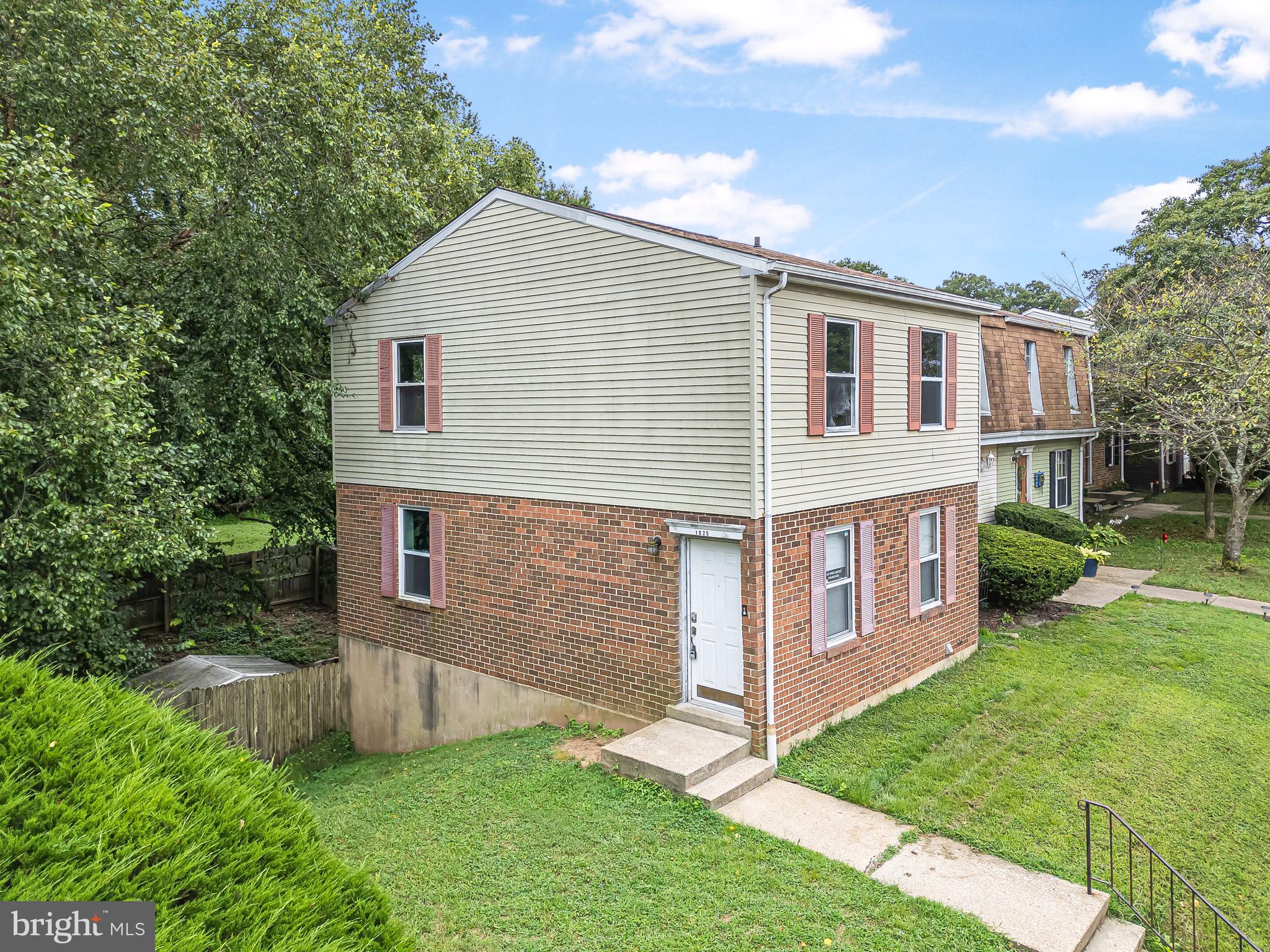 1825 ORIOLE COURT