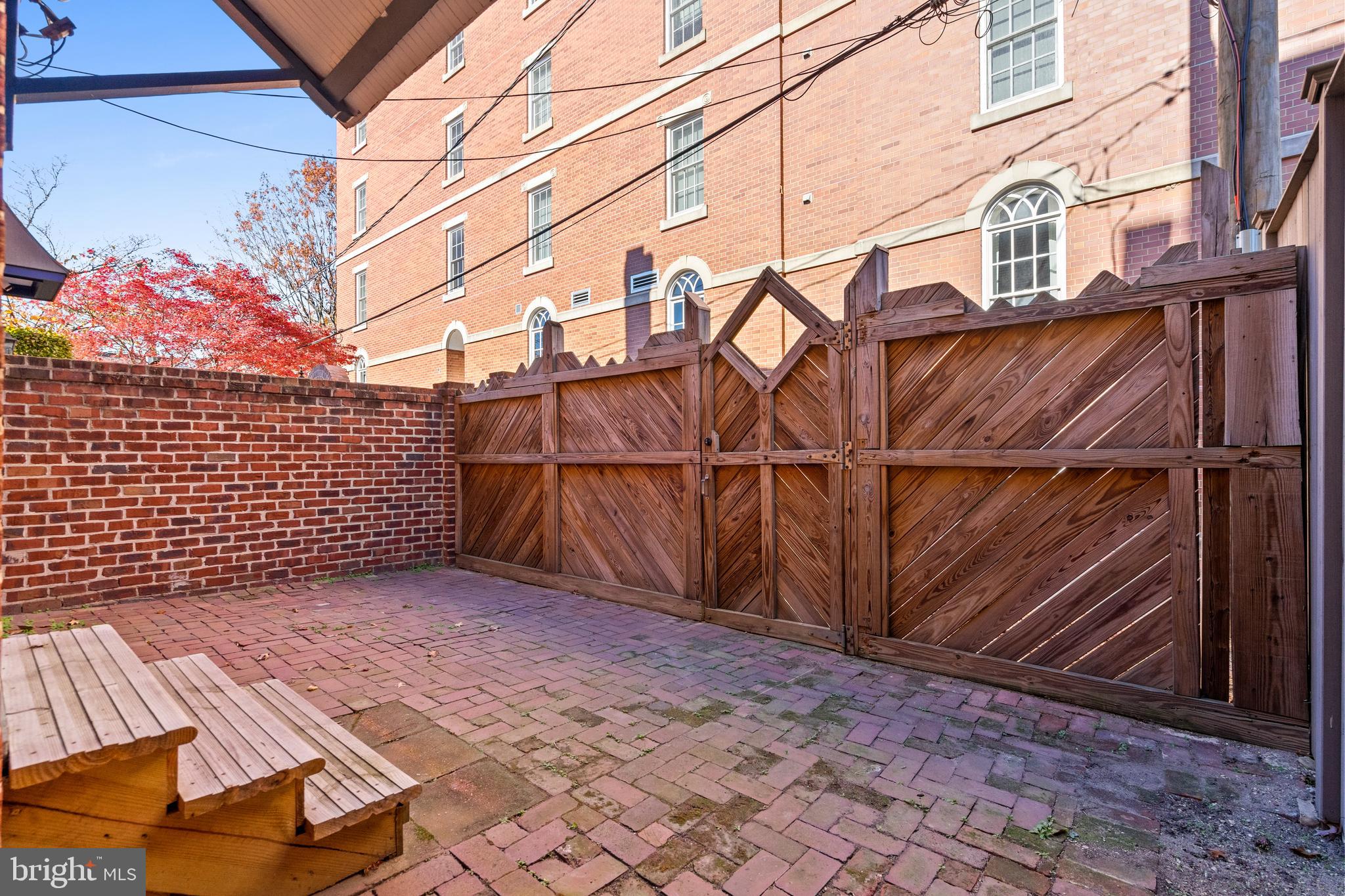 OLD TOWN - Residential Lease