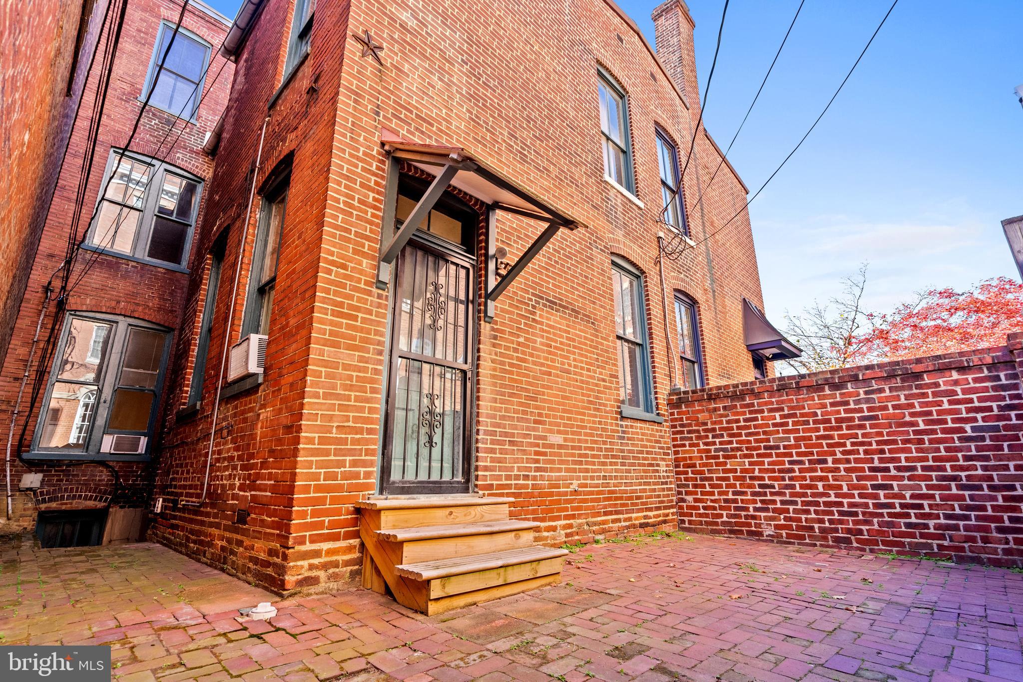 OLD TOWN - Residential Lease