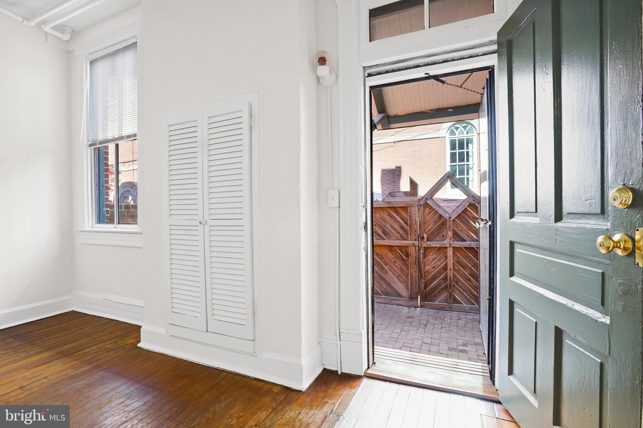 OLD TOWN - Residential Lease