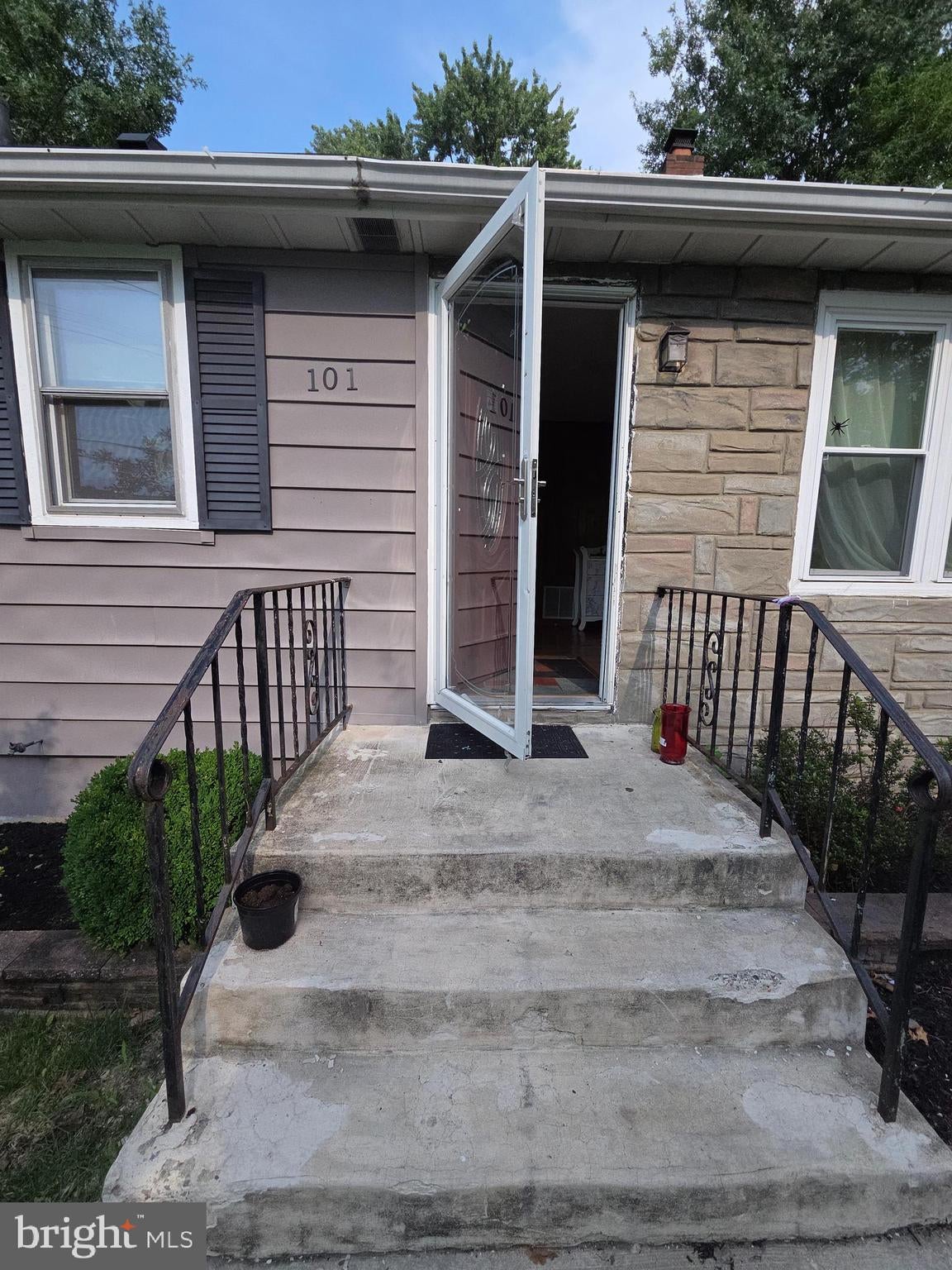101 PARKVIEW AVENUE