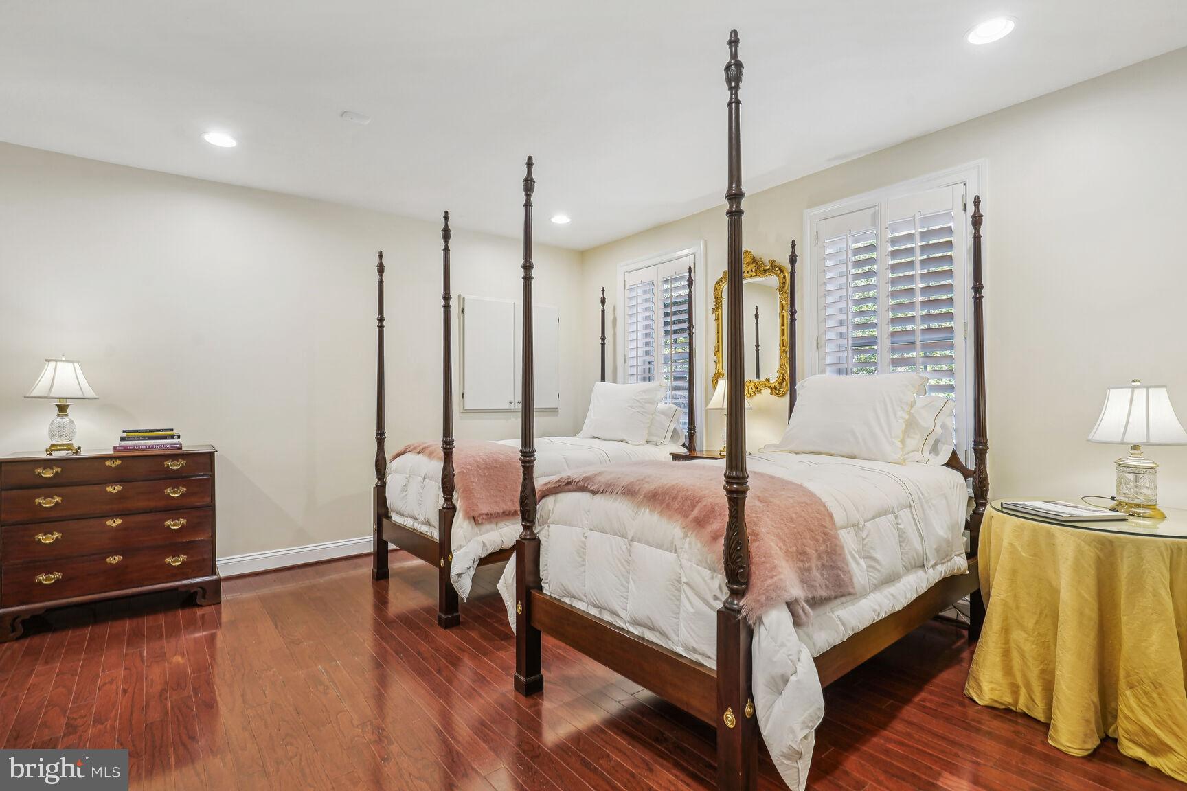 CHALICE CREST - Residential