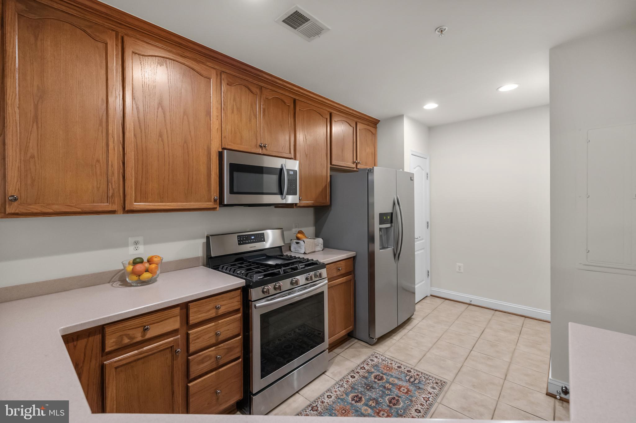 SAINTSBURY PLAZA - Residential