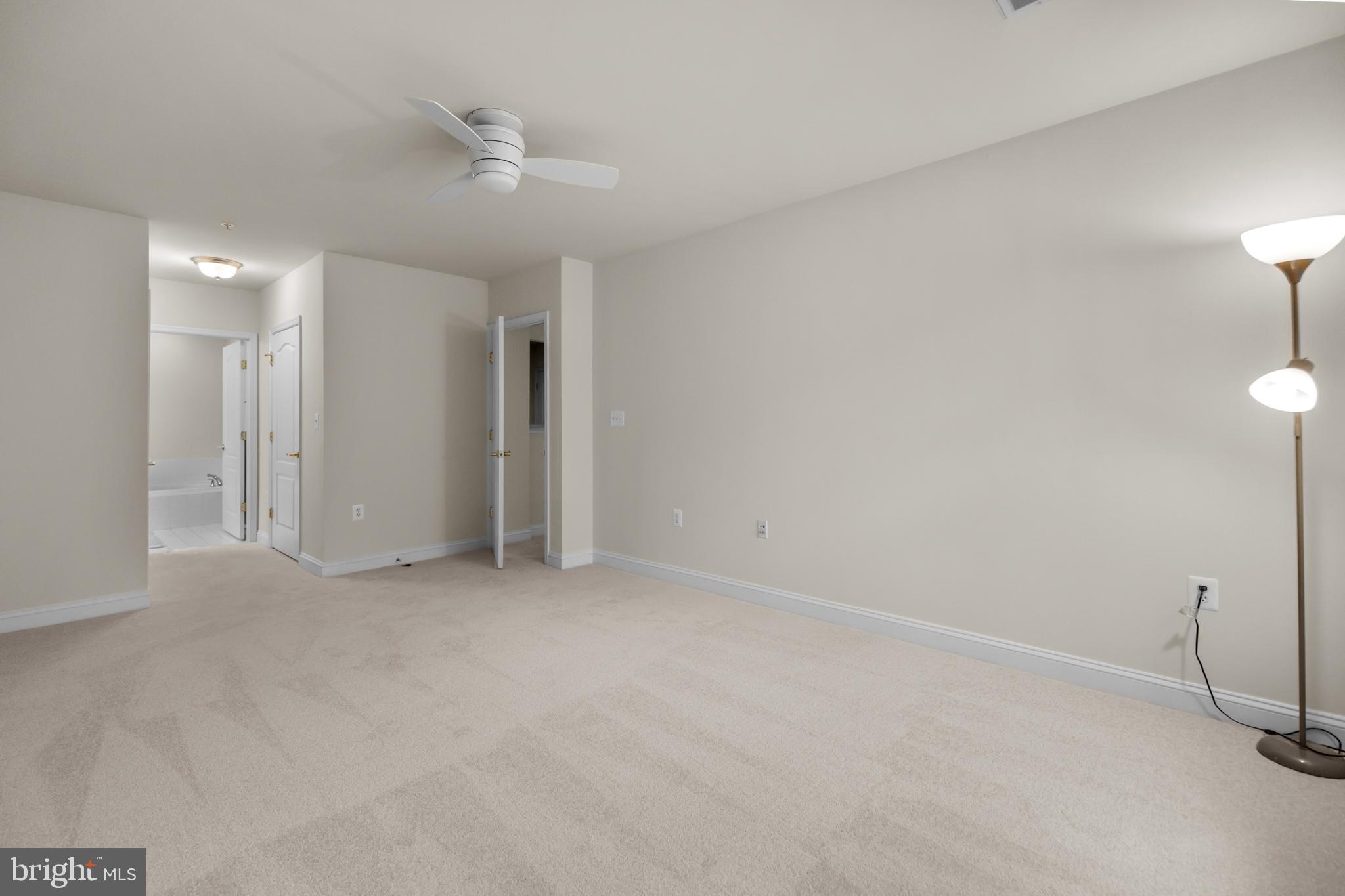 SAINTSBURY PLAZA - Residential