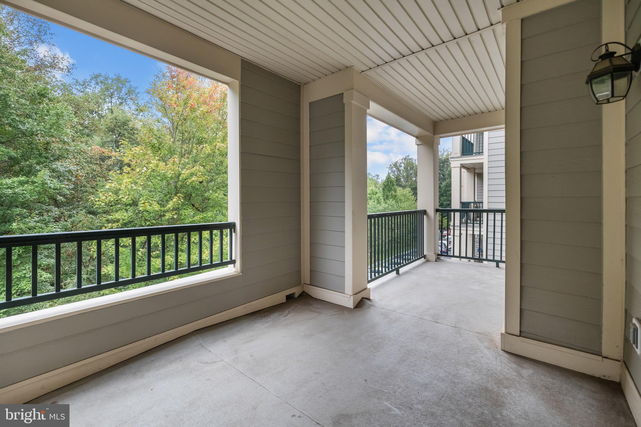 SAINTSBURY PLAZA - Residential