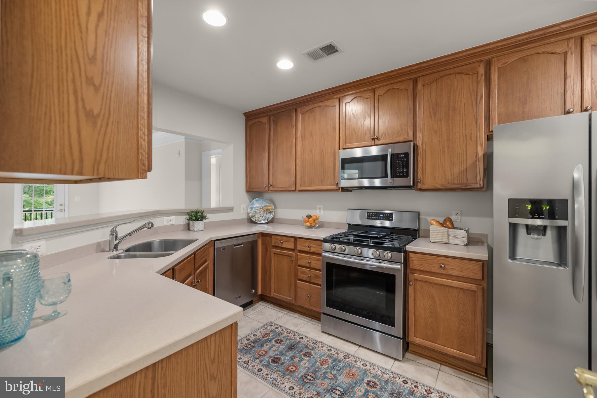 SAINTSBURY PLAZA - Residential