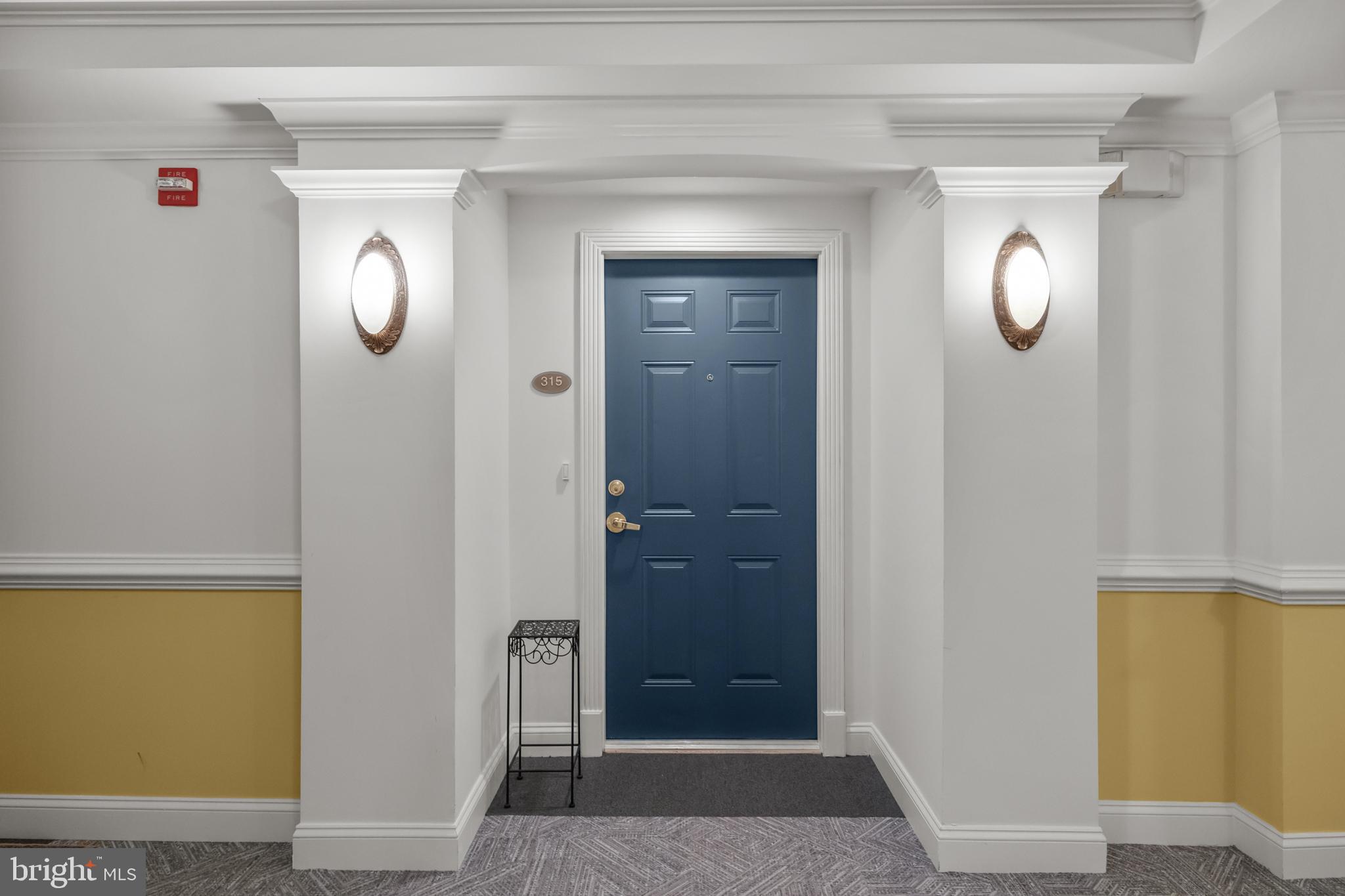 SAINTSBURY PLAZA - Residential