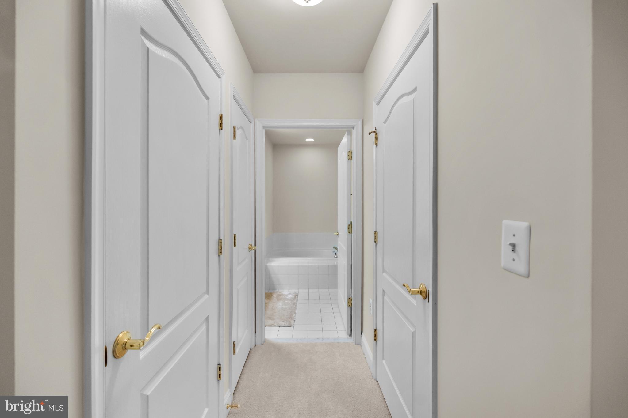 SAINTSBURY PLAZA - Residential