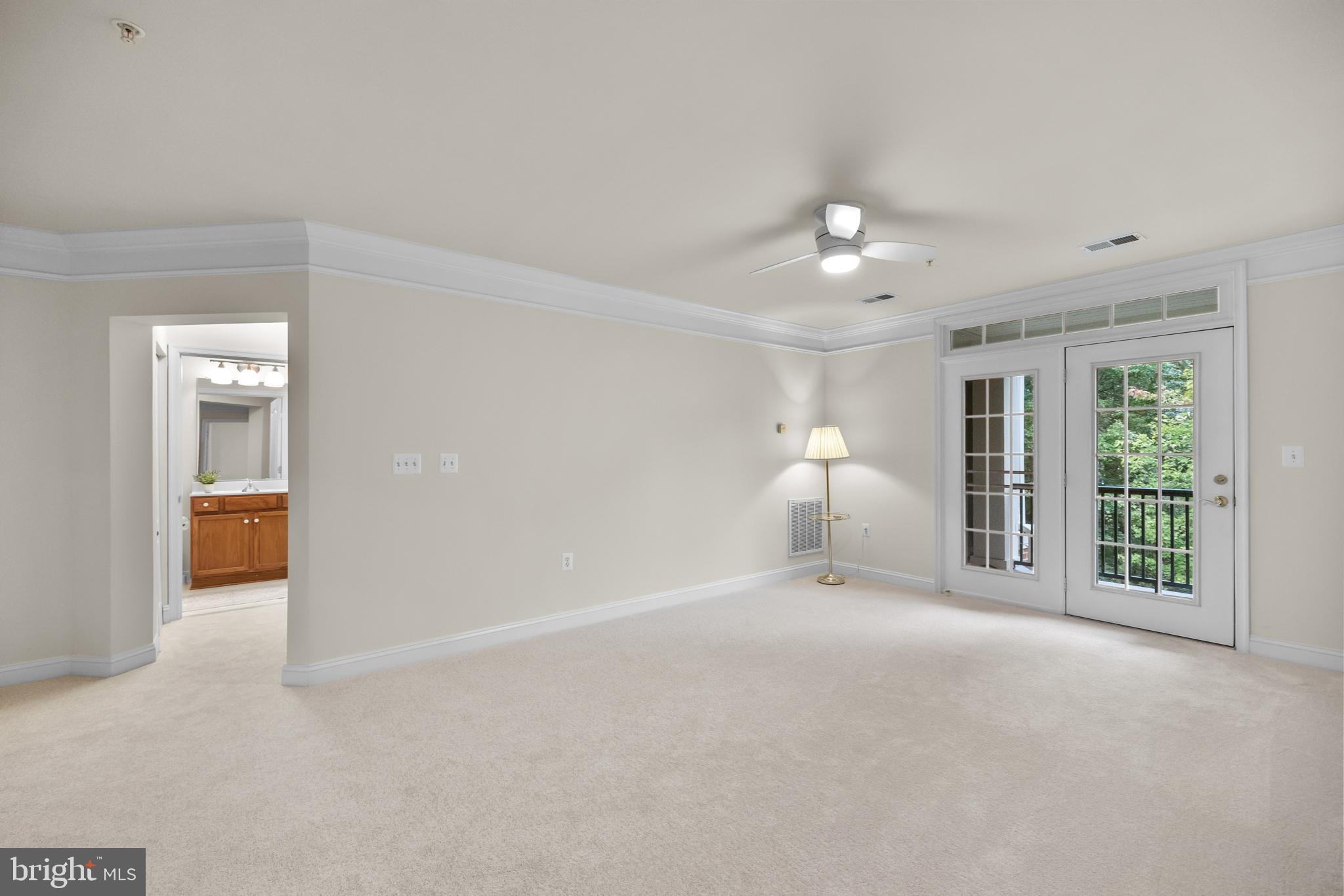 SAINTSBURY PLAZA - Residential