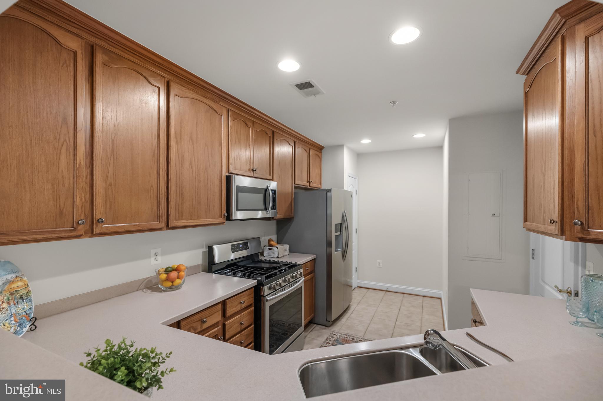 SAINTSBURY PLAZA - Residential