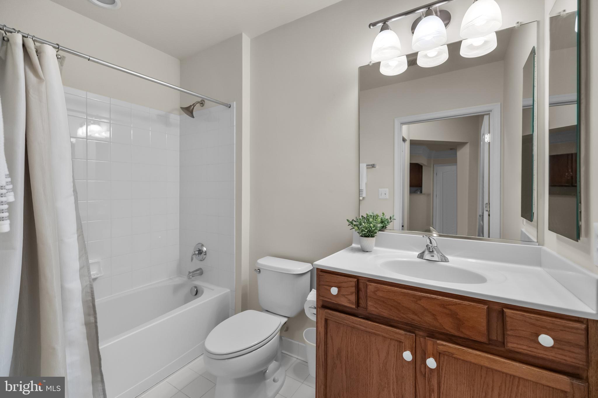 SAINTSBURY PLAZA - Residential