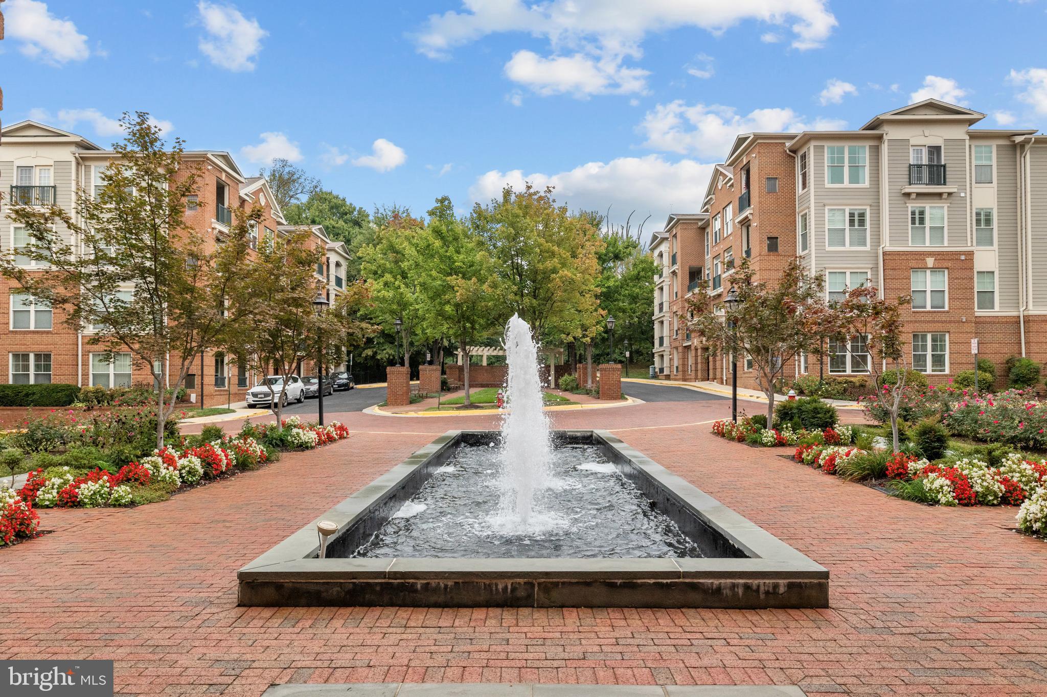 SAINTSBURY PLAZA - Residential