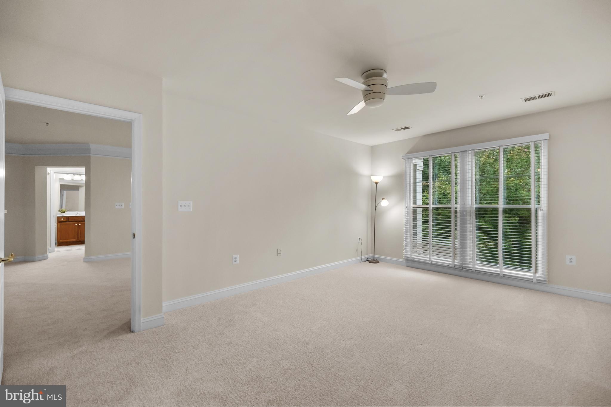 SAINTSBURY PLAZA - Residential