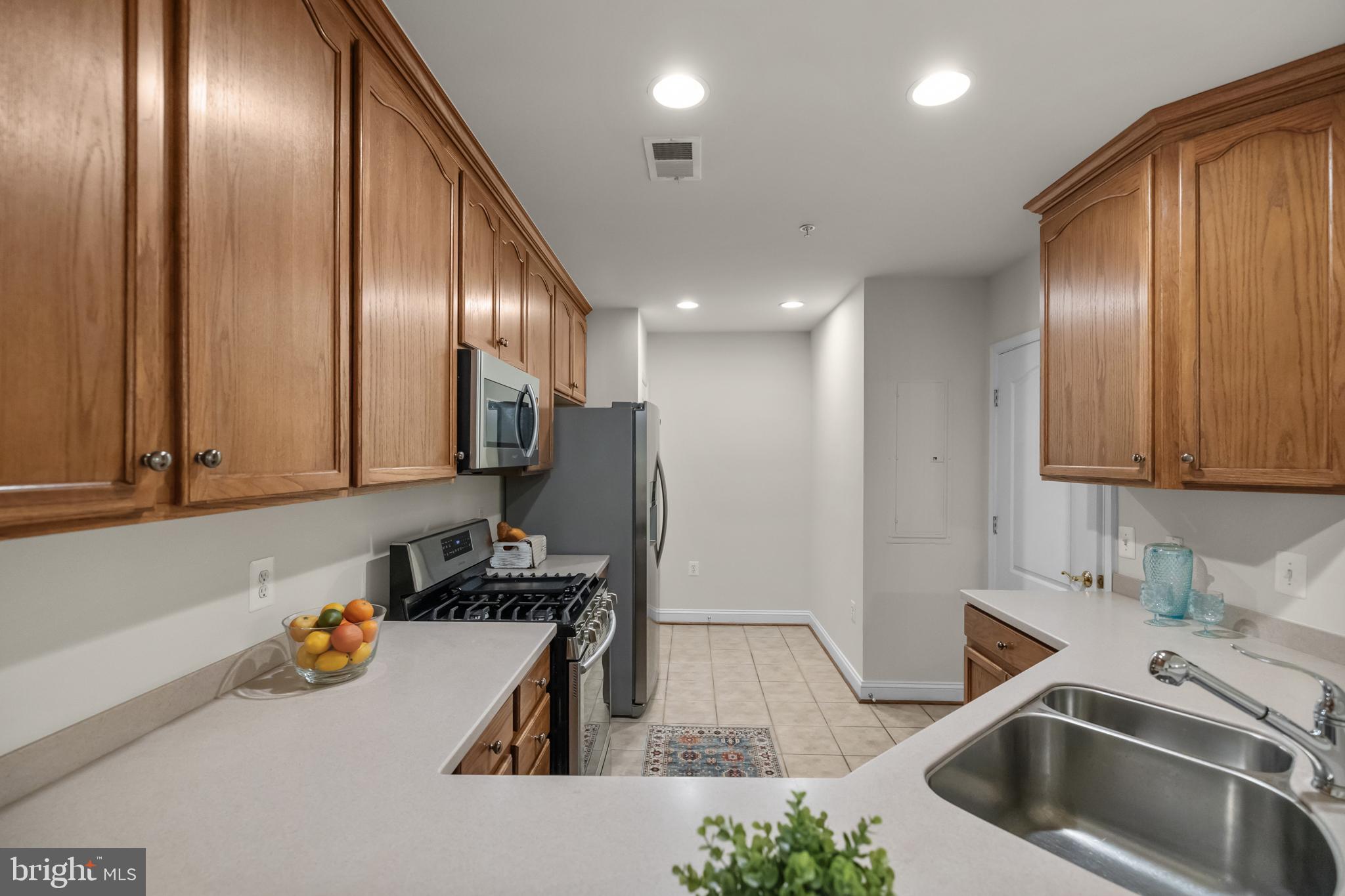 SAINTSBURY PLAZA - Residential