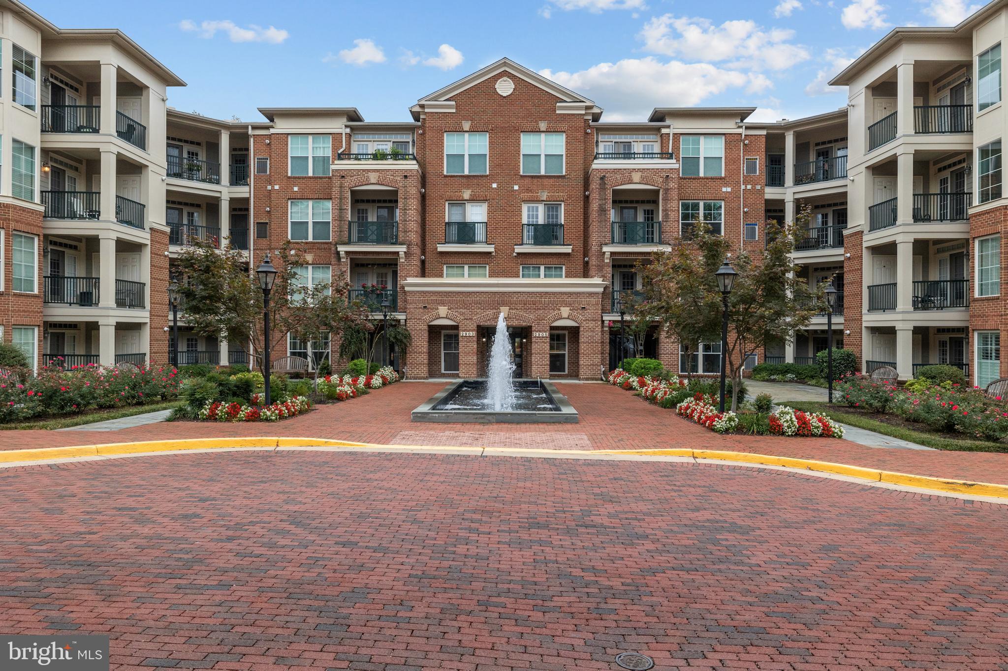 SAINTSBURY PLAZA - Residential