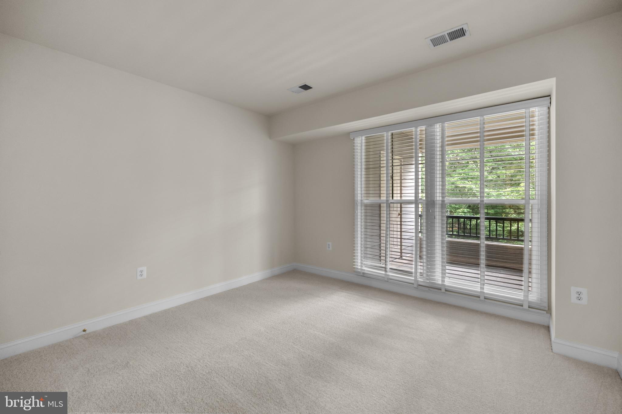 SAINTSBURY PLAZA - Residential