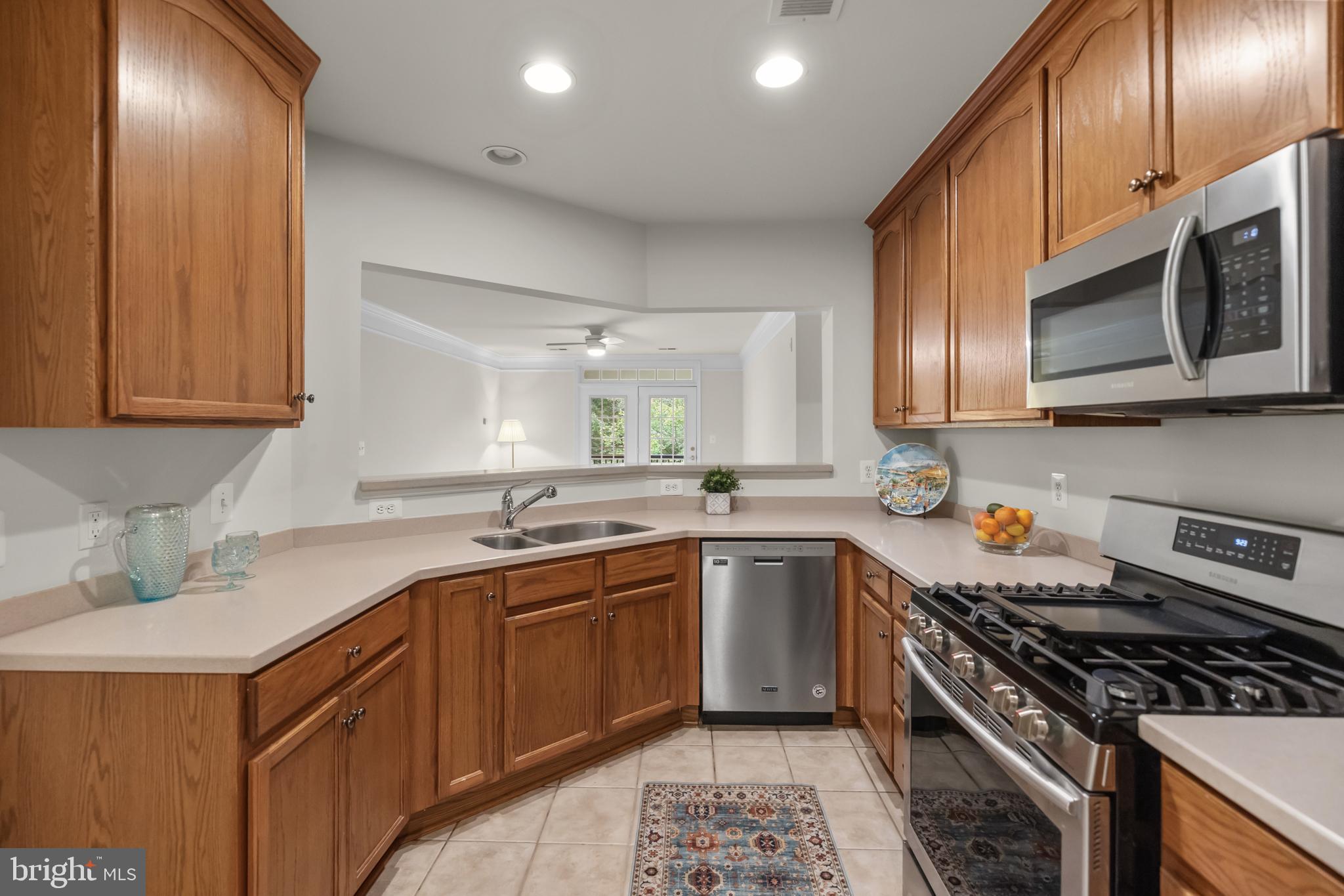 SAINTSBURY PLAZA - Residential