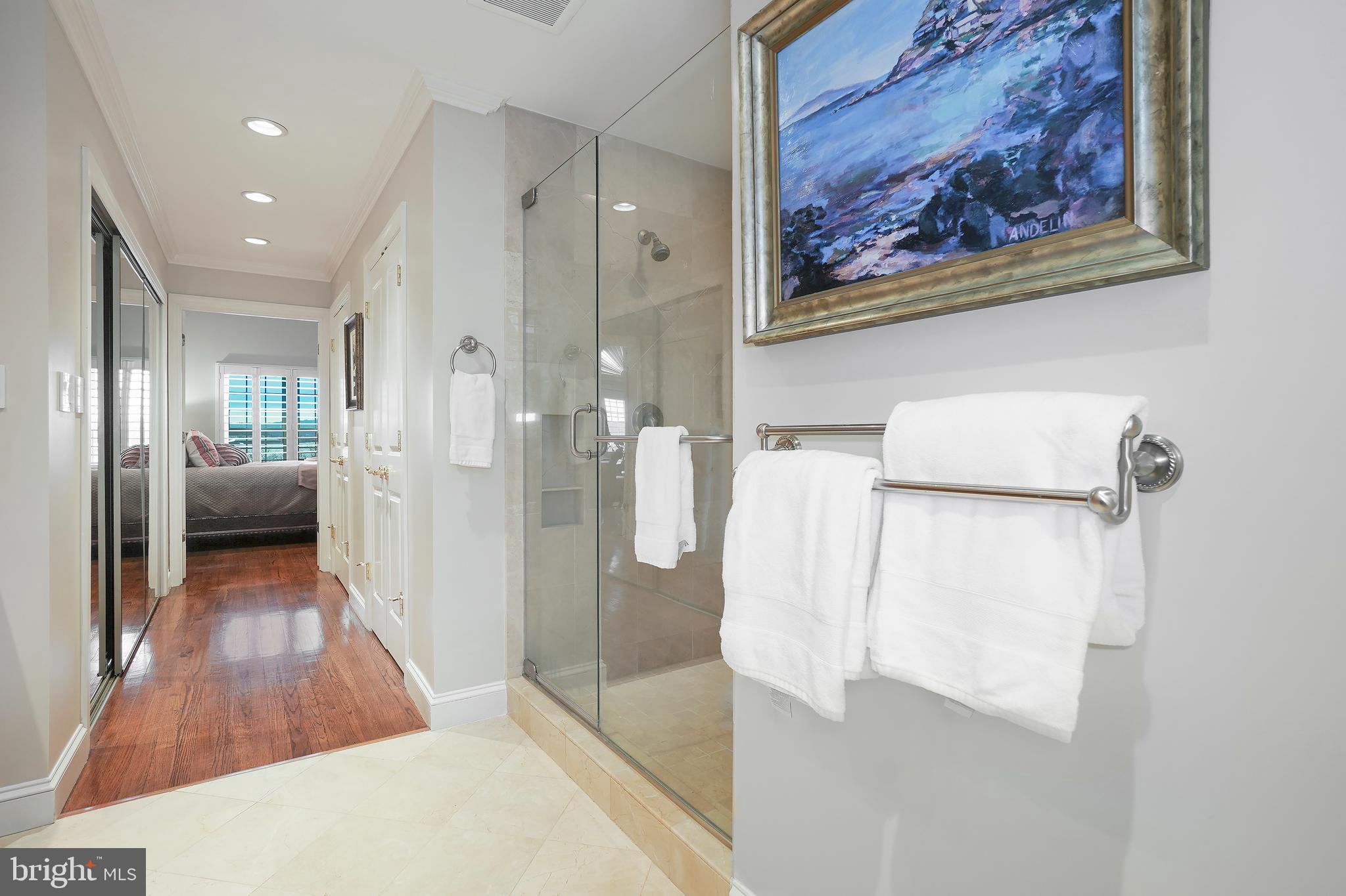 RIVERGATE - Residential