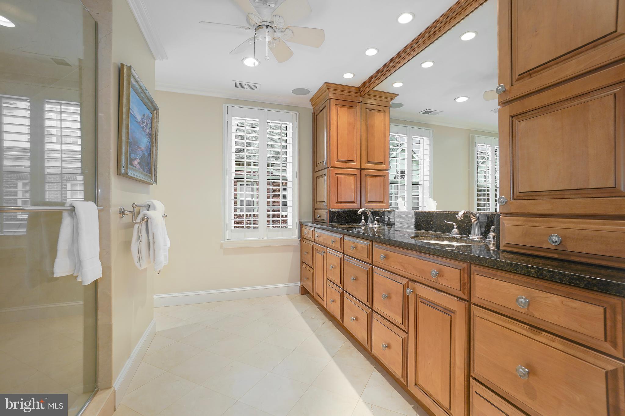 RIVERGATE - Residential