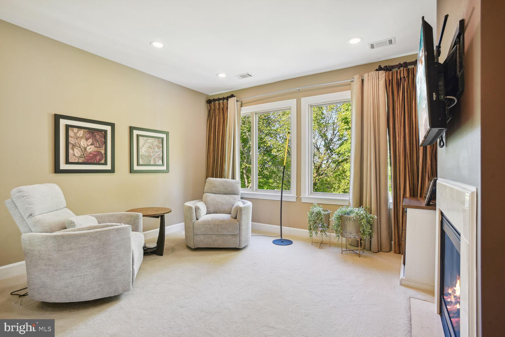 RIVER CREEK - Residential Lease