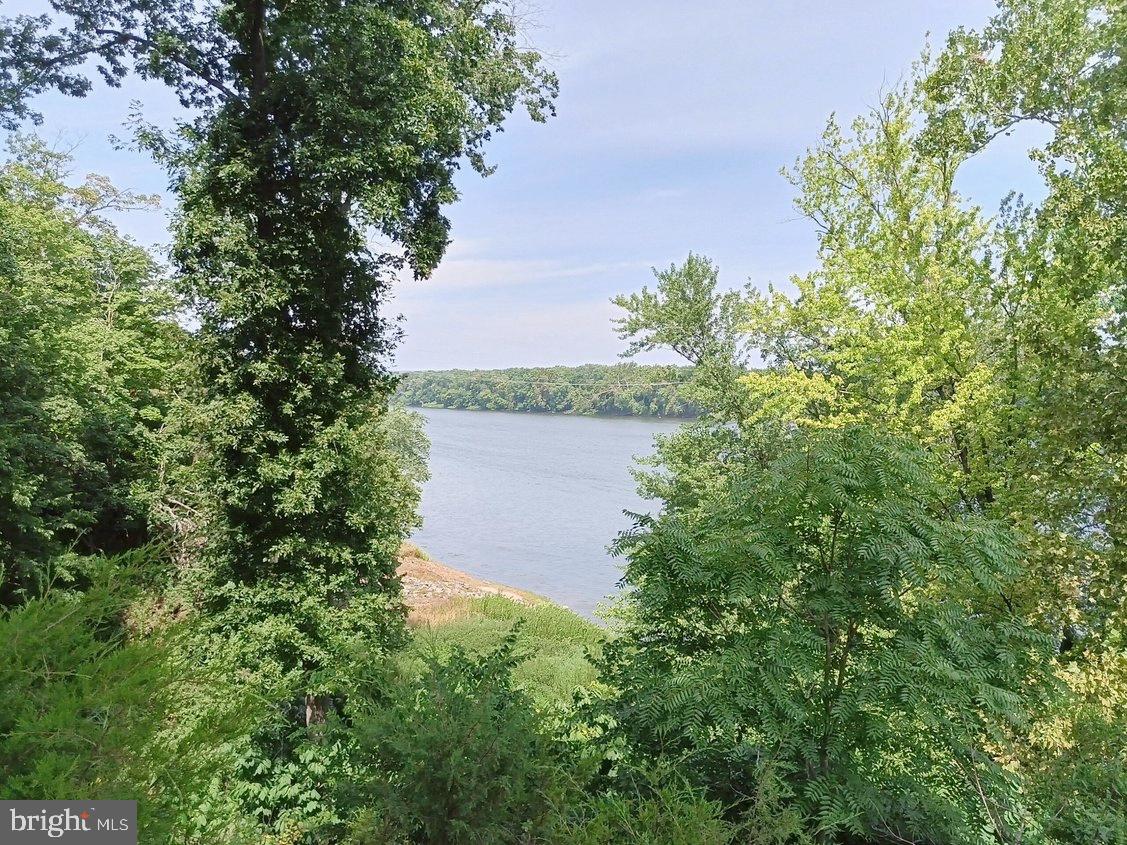 RIVER CREEK - Residential Lease