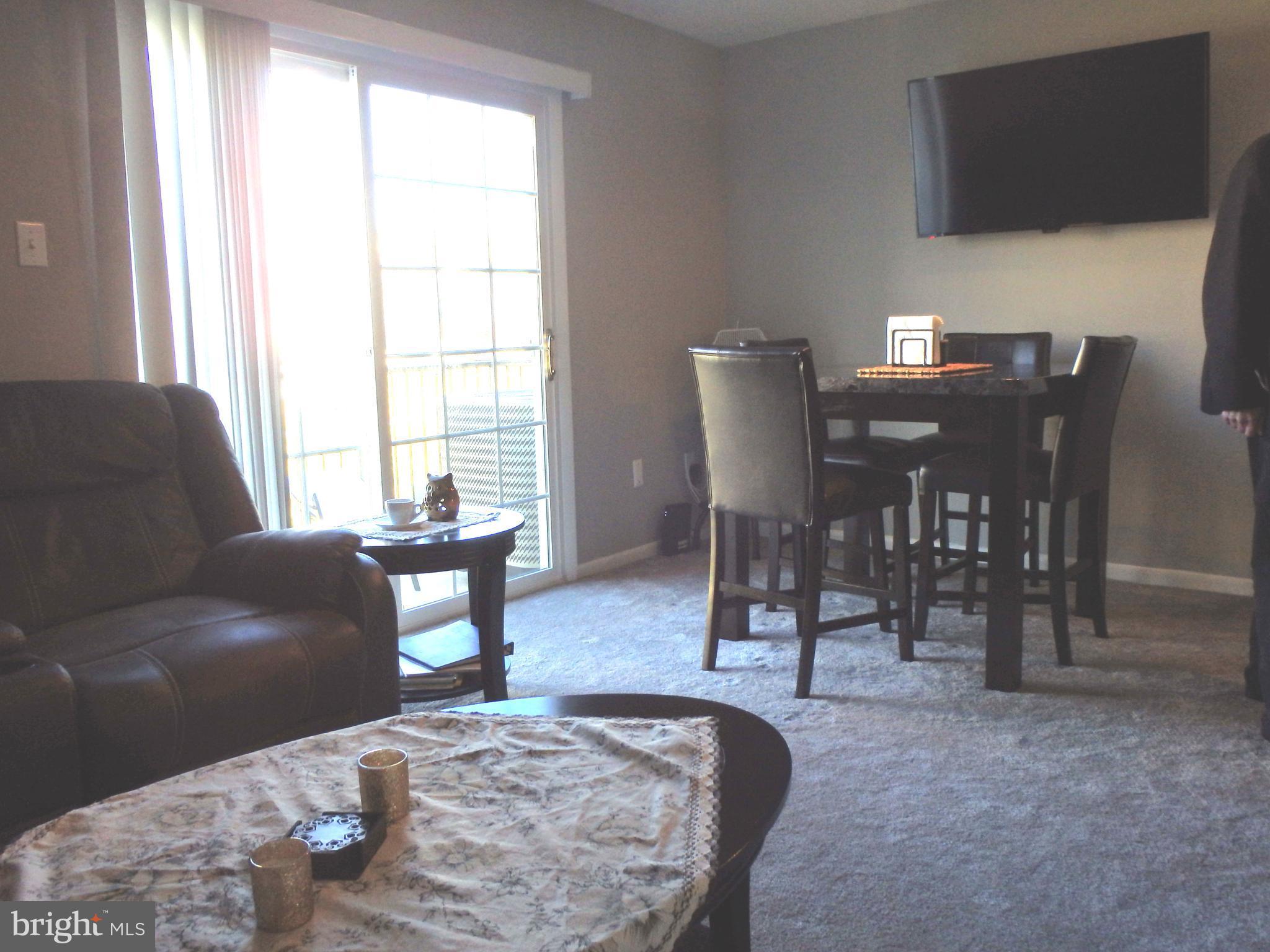 APPLEWALK CONDO - Residential