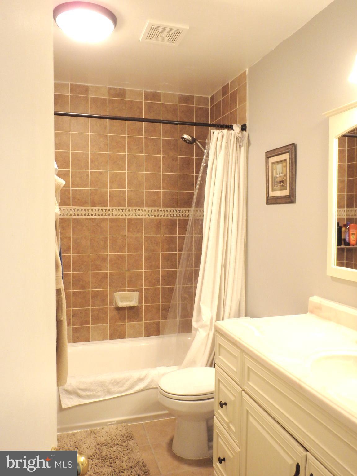 APPLEWALK CONDO - Residential