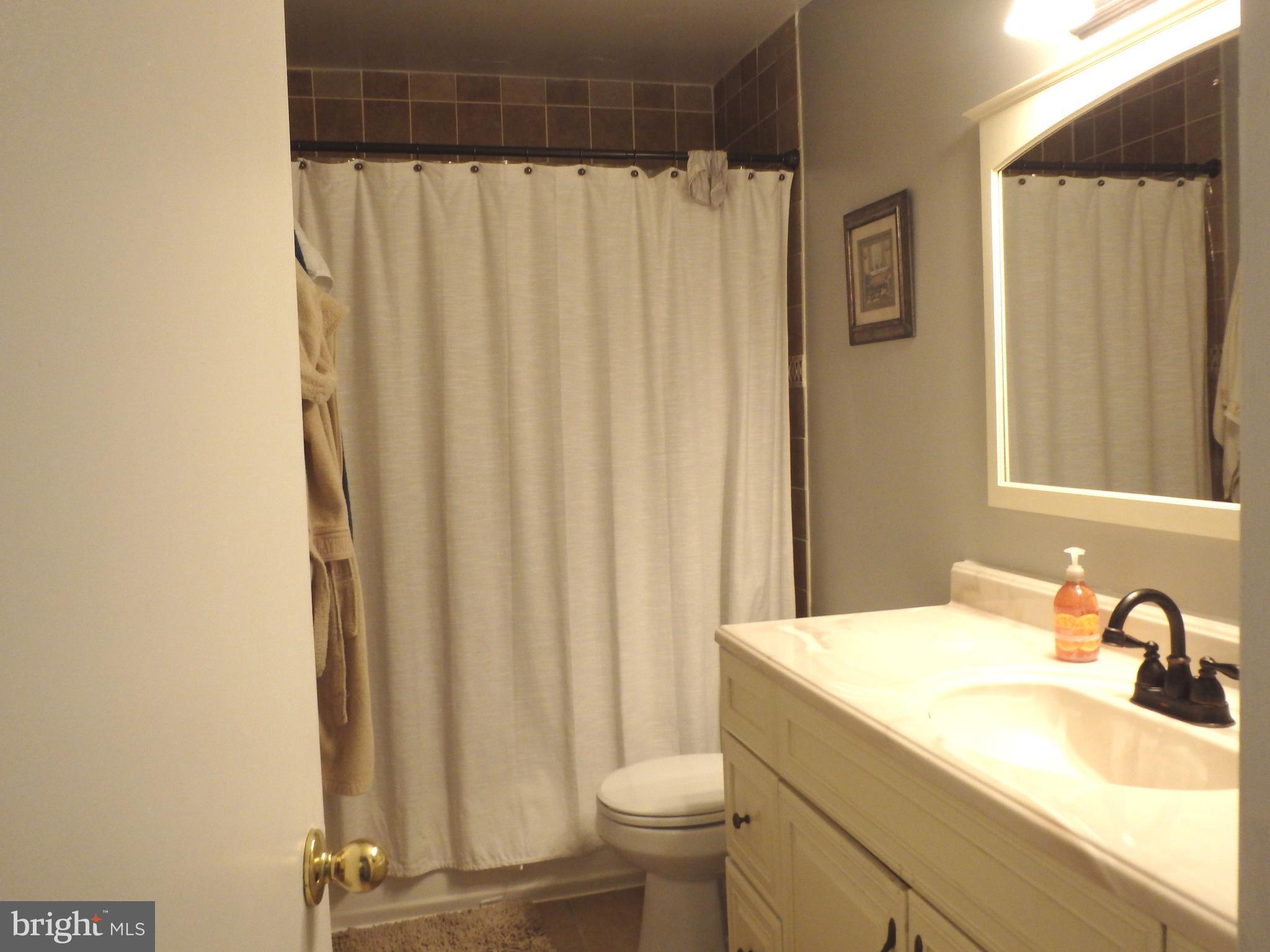 APPLEWALK CONDO - Residential