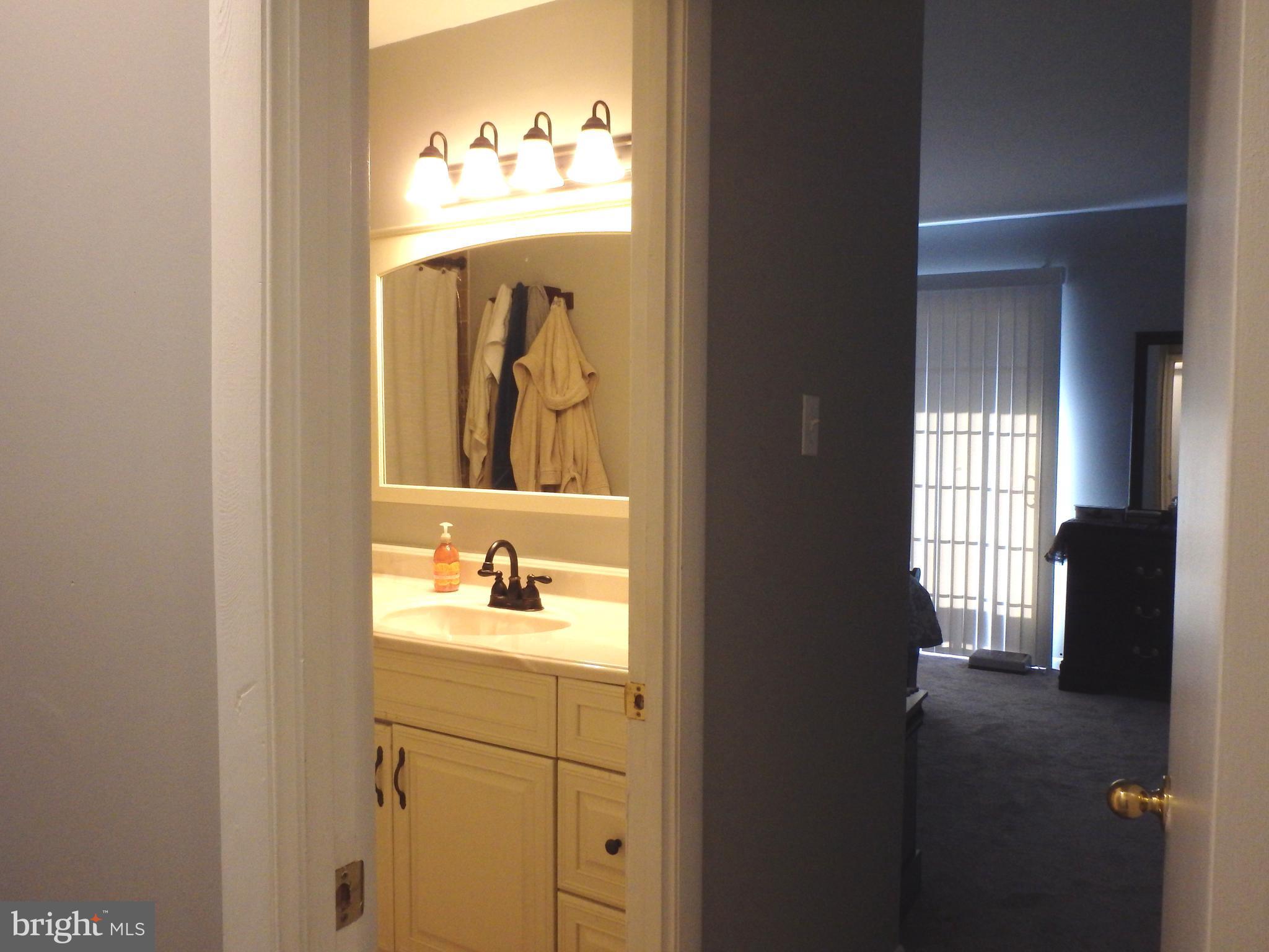 APPLEWALK CONDO - Residential