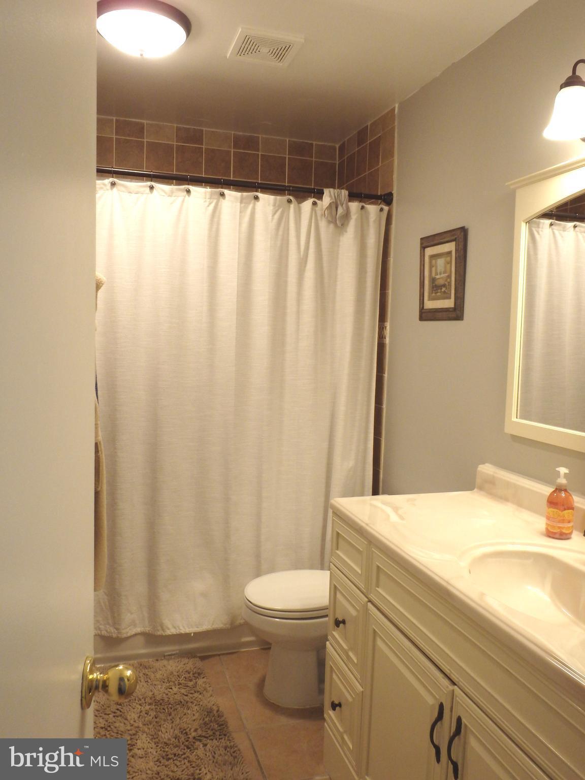 APPLEWALK CONDO - Residential