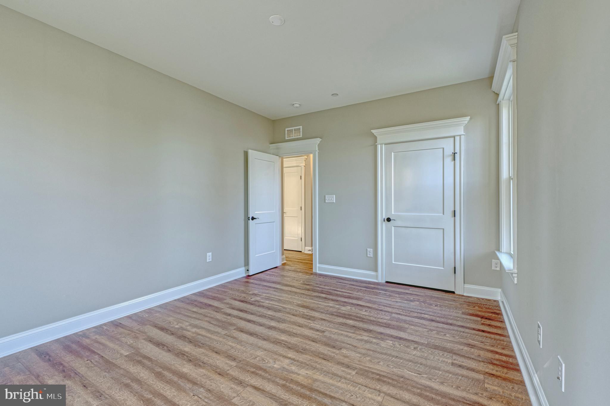 ANNAPOLIS ROADS - Residential