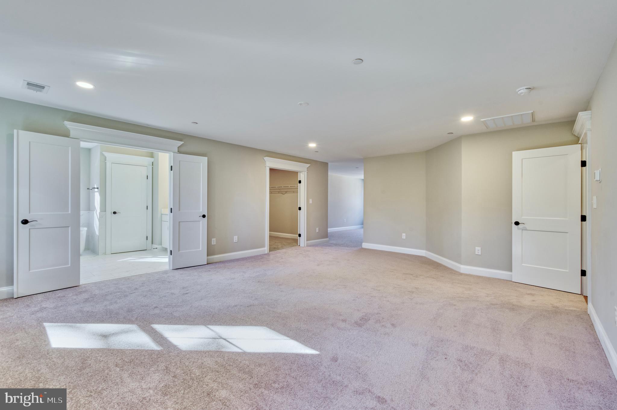 ANNAPOLIS ROADS - Residential