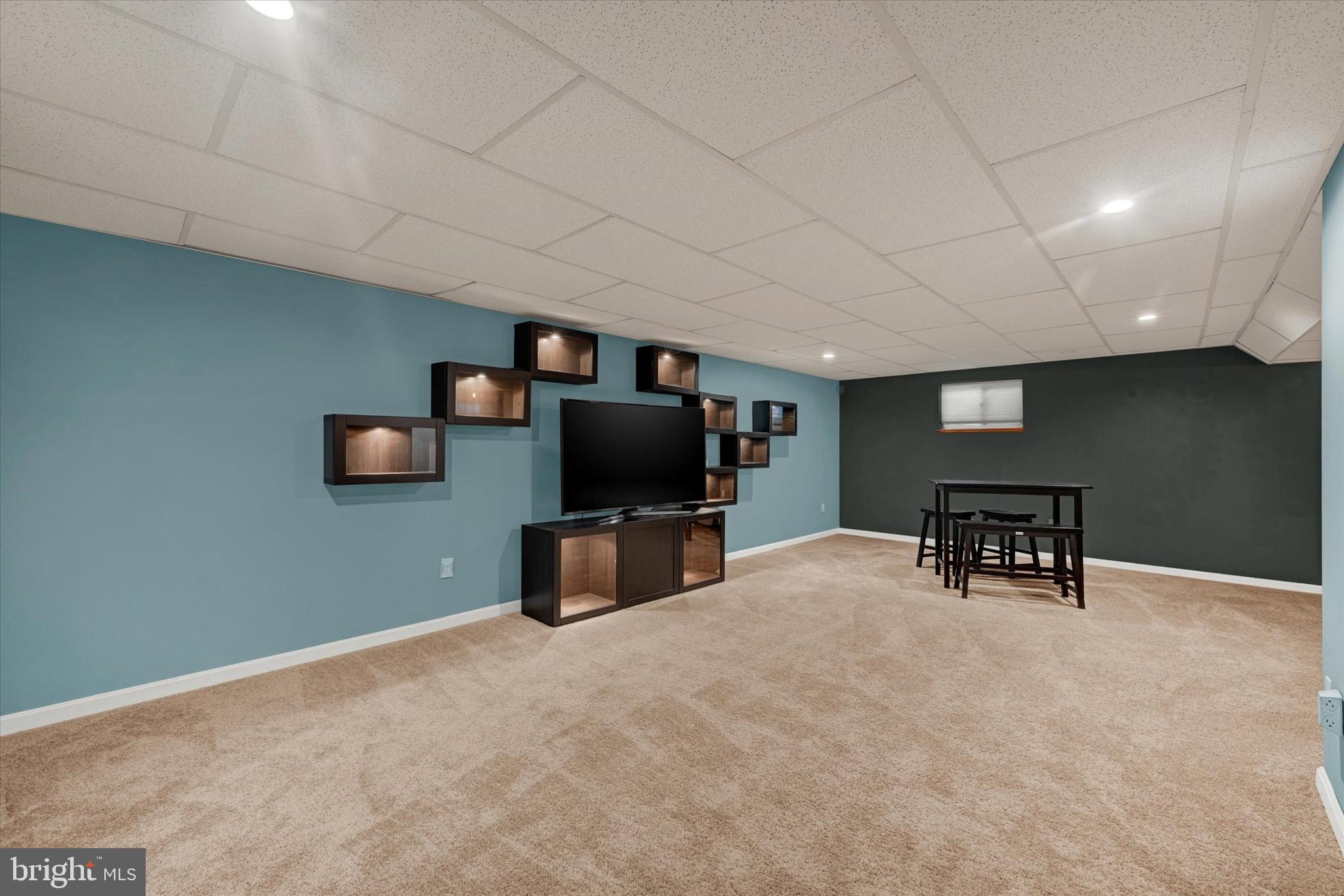 WOLF HILL - Residential