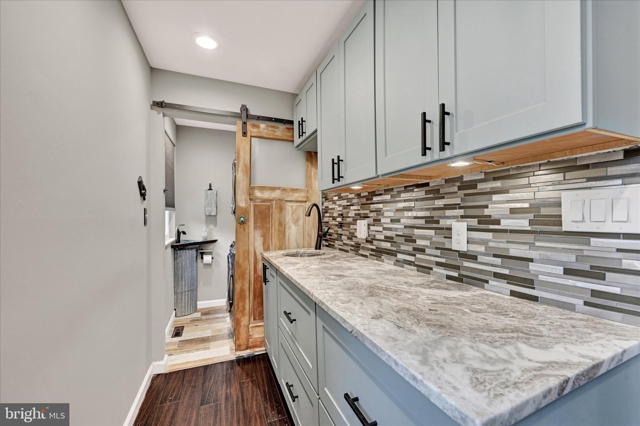 WOLF HILL - Residential