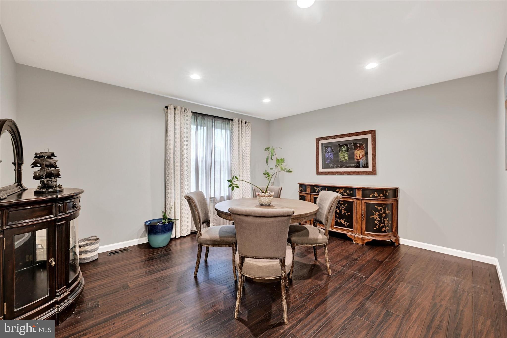 WOLF HILL - Residential