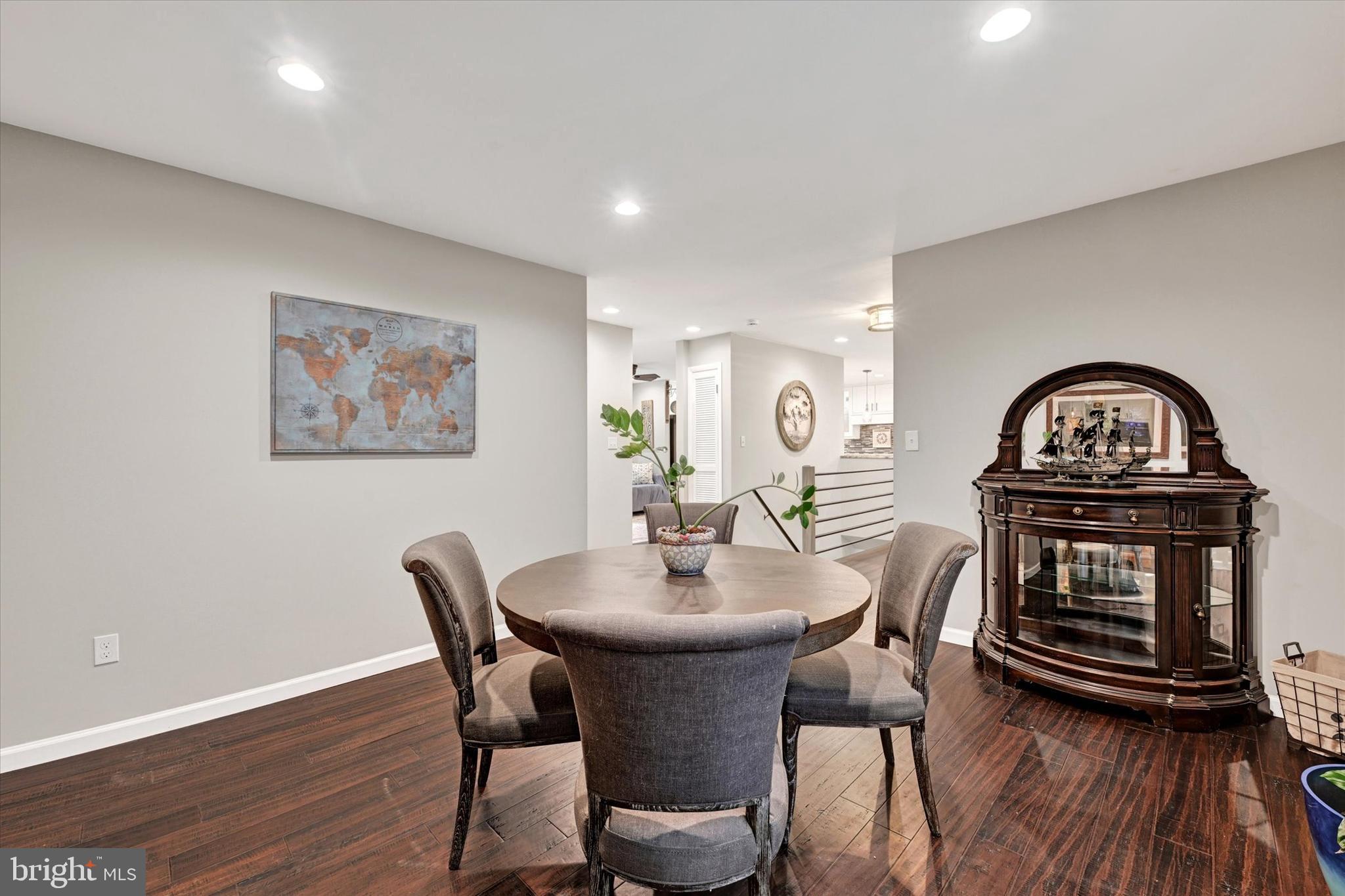 WOLF HILL - Residential