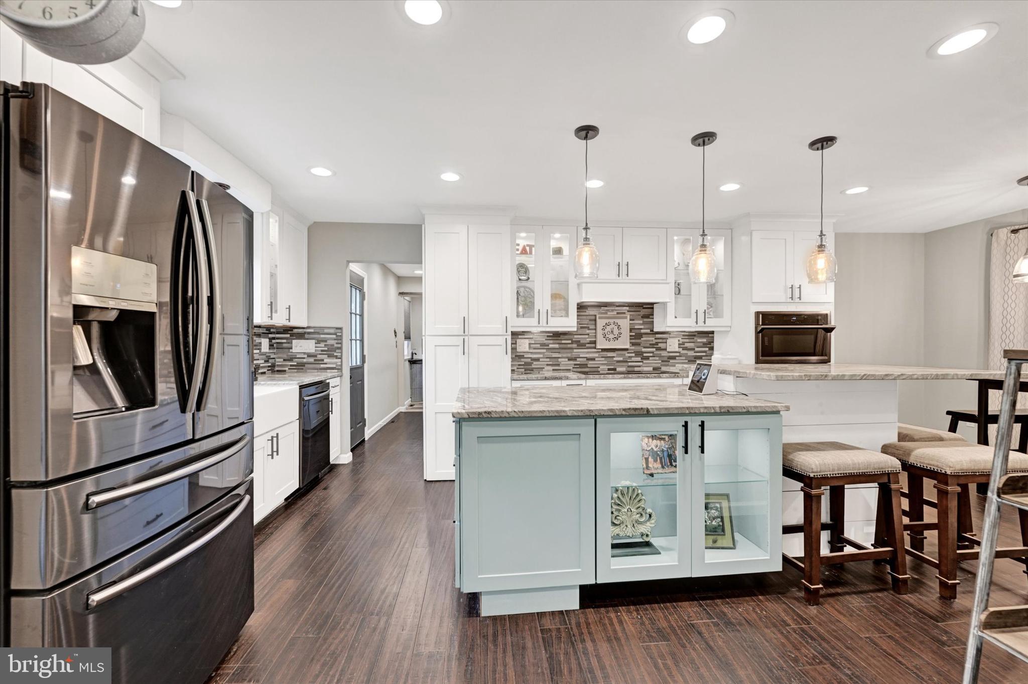 WOLF HILL - Residential
