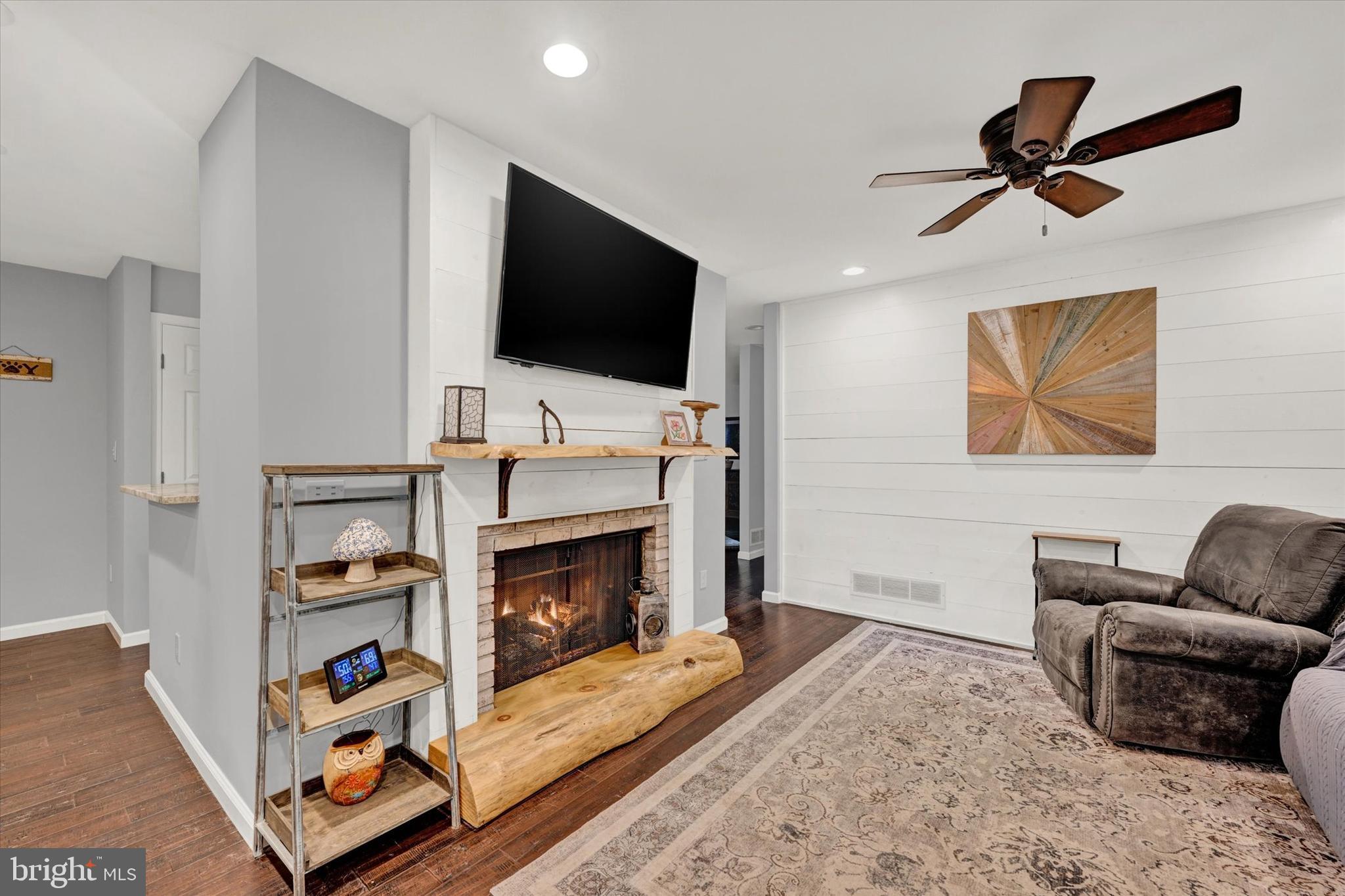 WOLF HILL - Residential