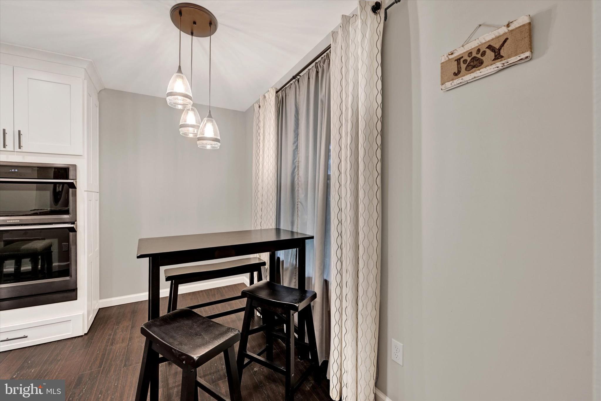 WOLF HILL - Residential