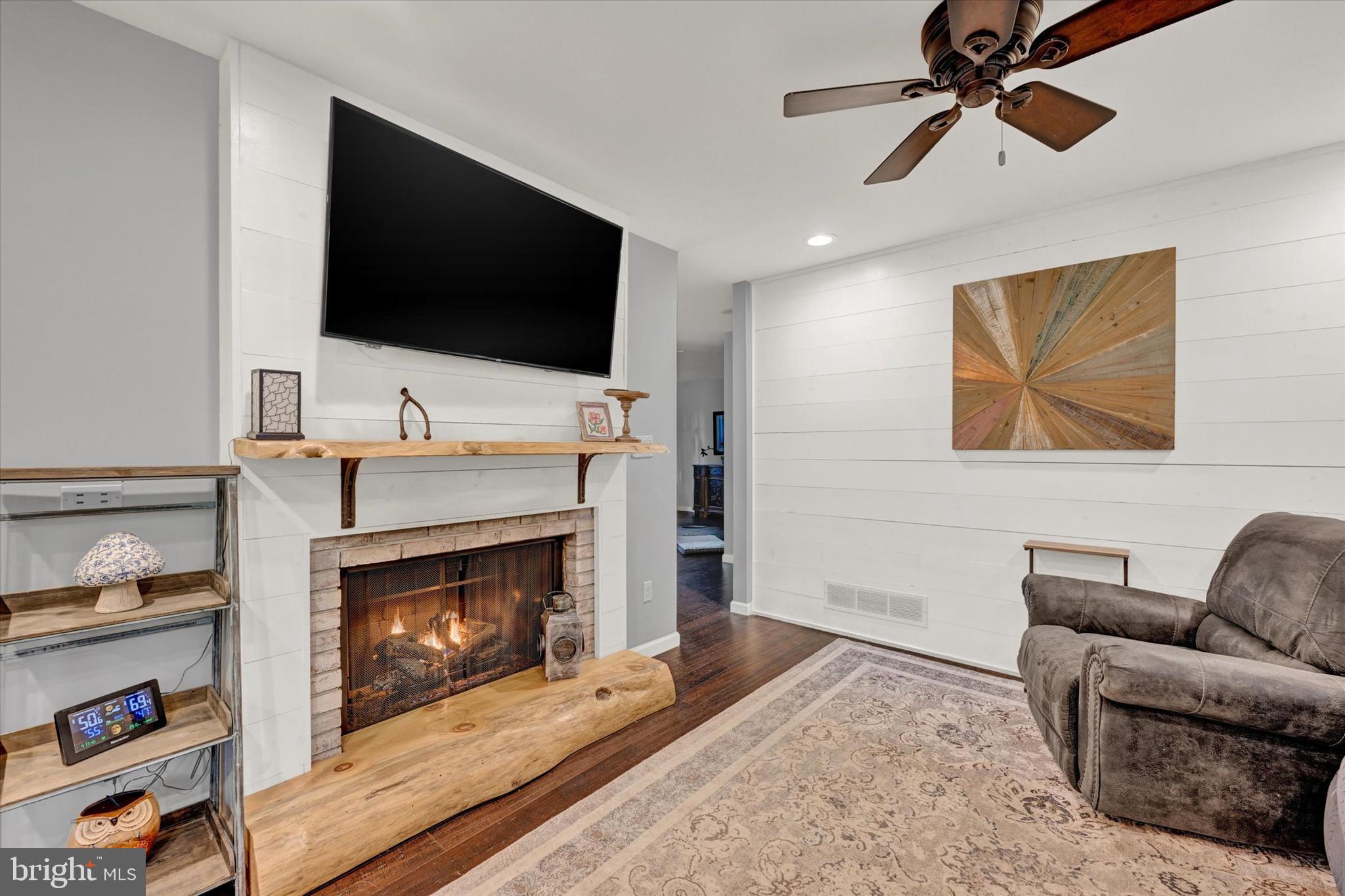 WOLF HILL - Residential