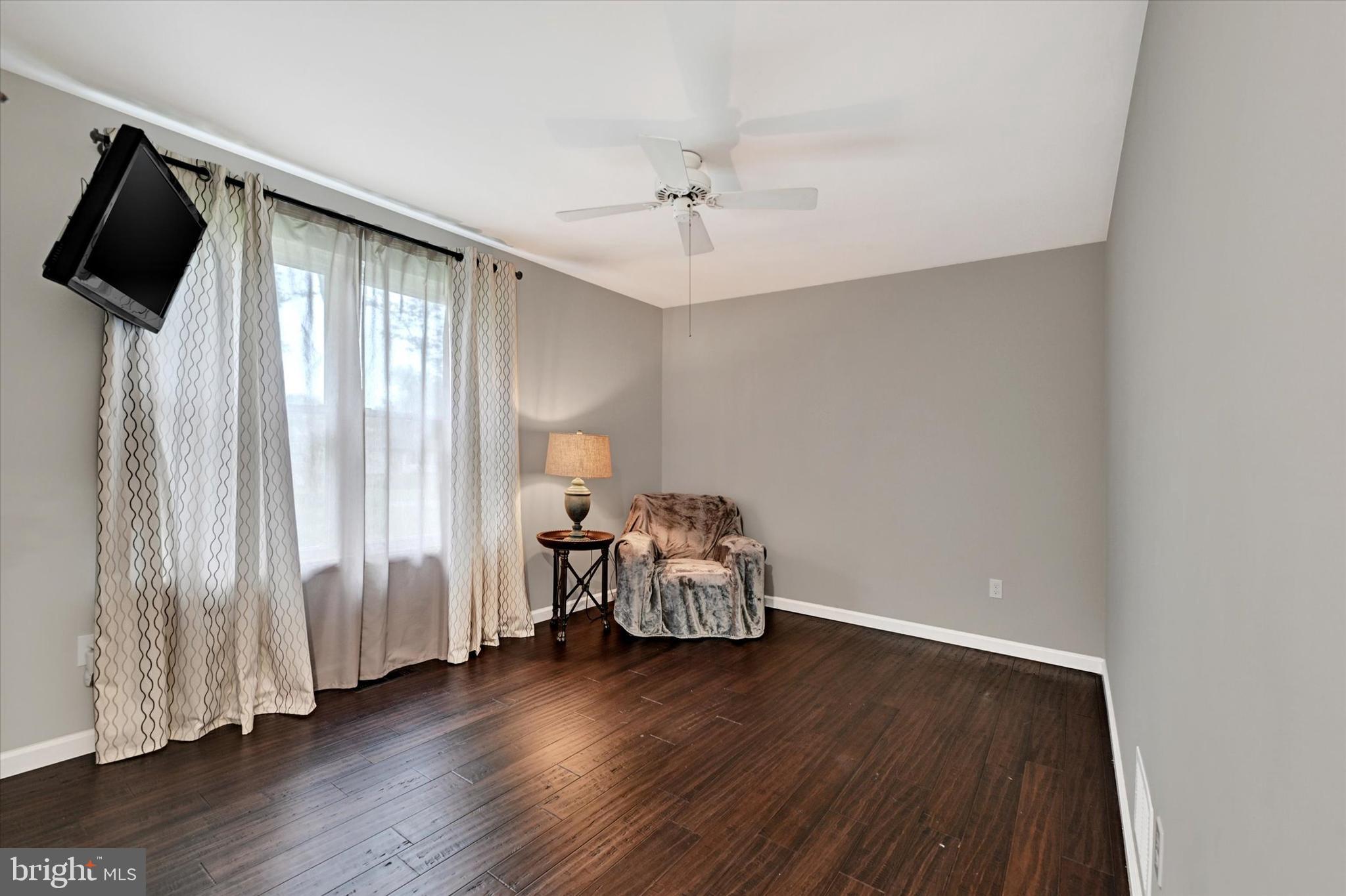 WOLF HILL - Residential
